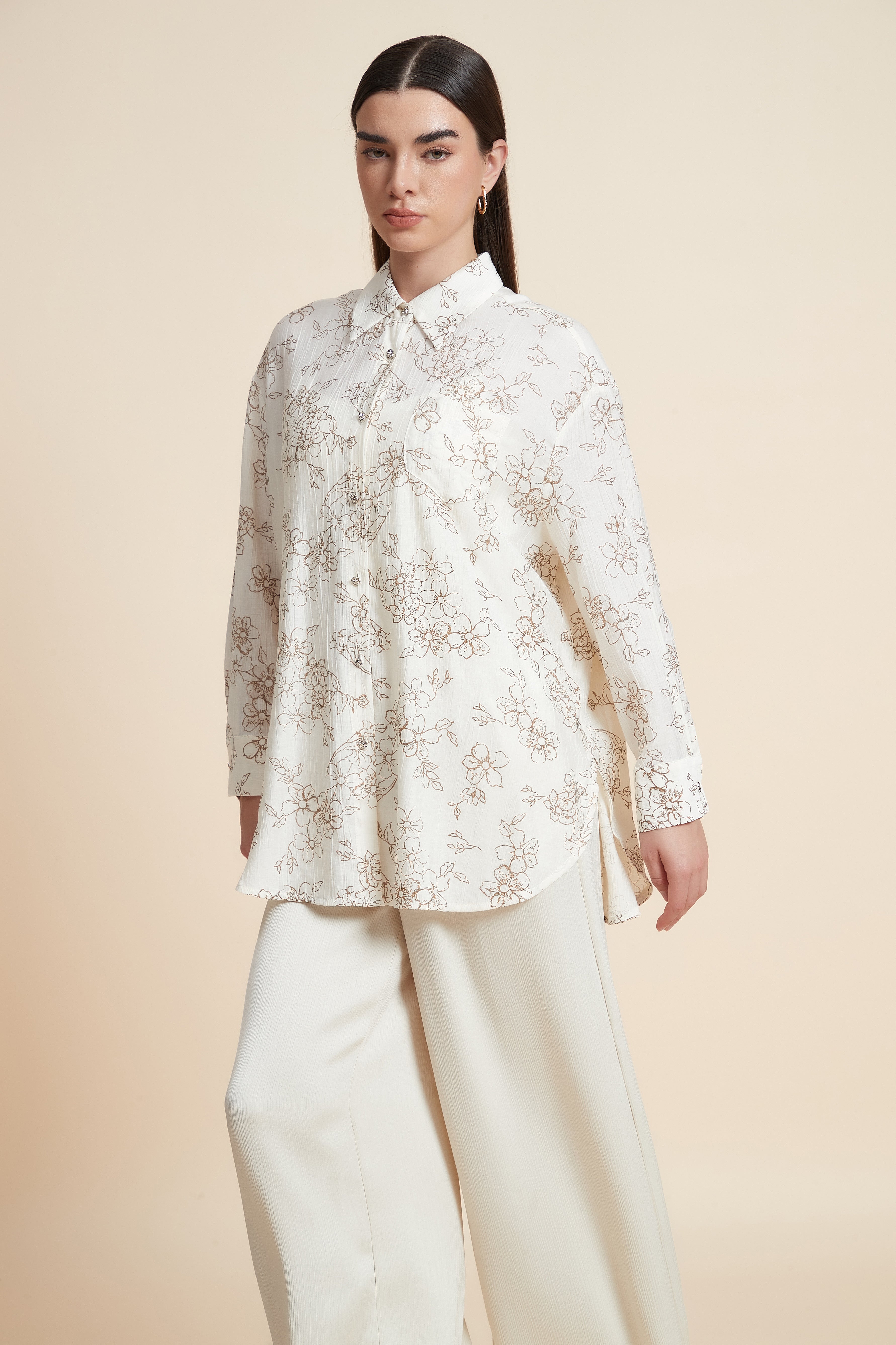 بلوزة منقوشة بكم طويل وياقة قميص