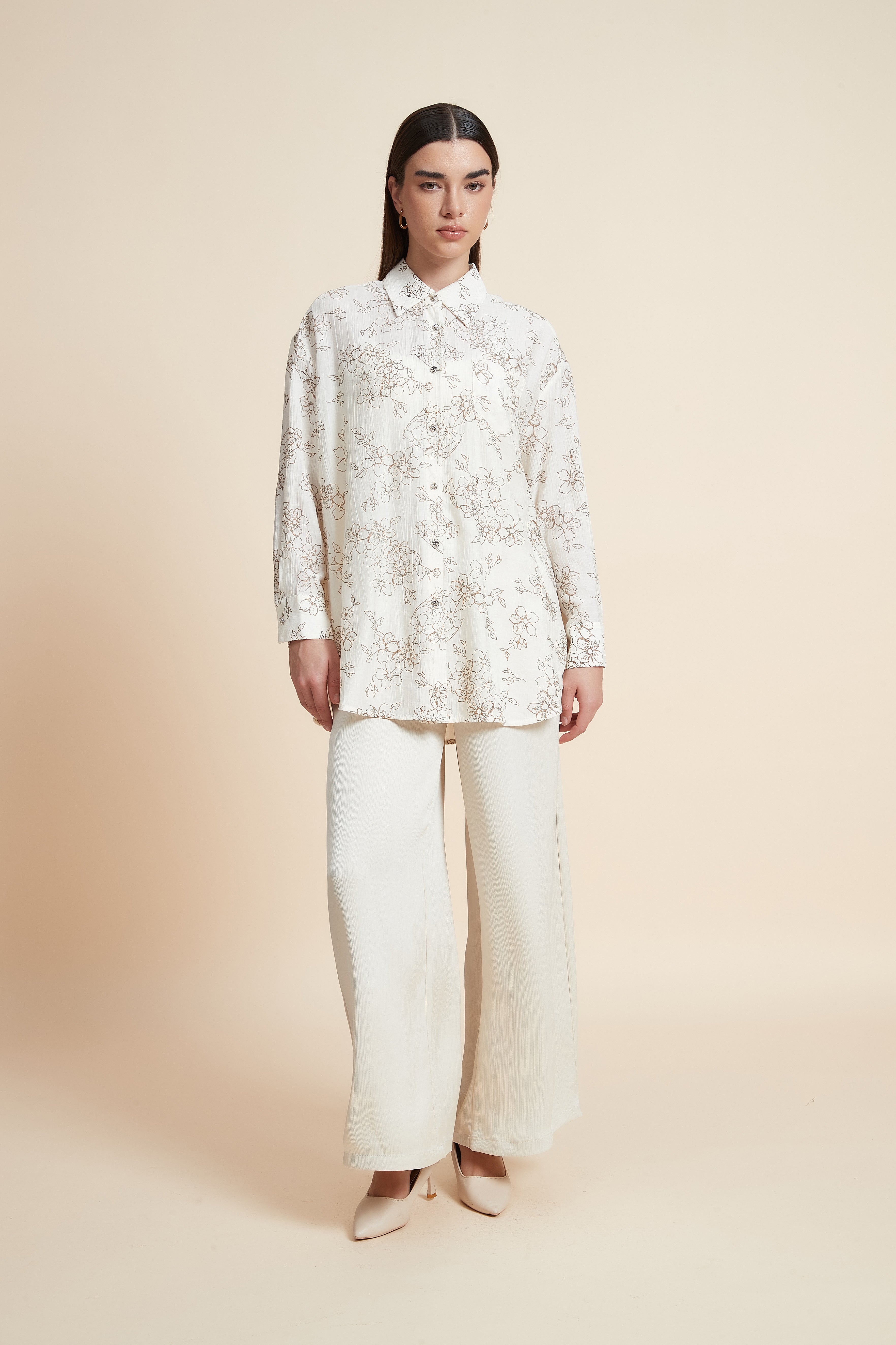 بلوزة منقوشة بكم طويل وياقة قميص