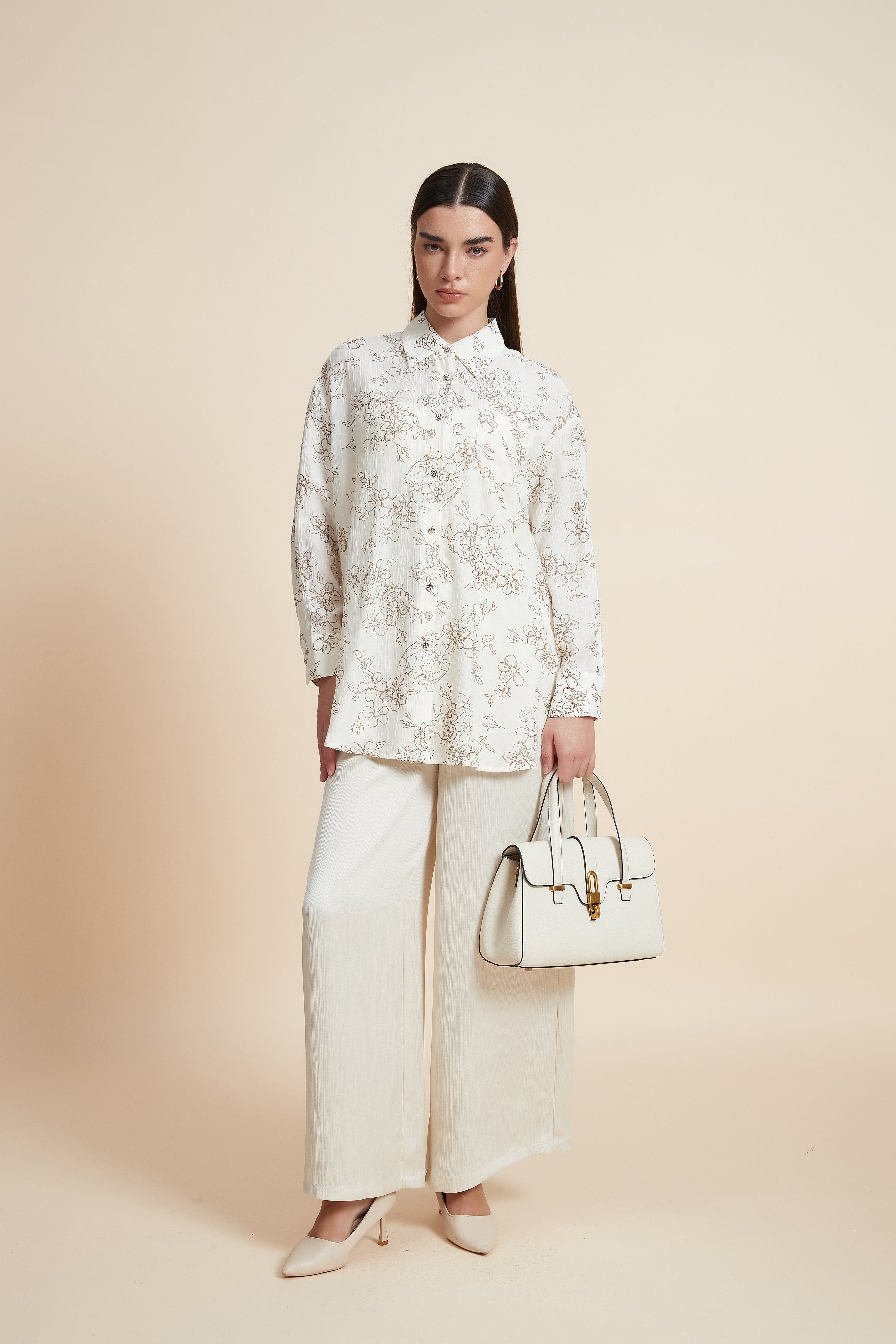 بلوزة منقوشة بكم طويل وياقة قميص