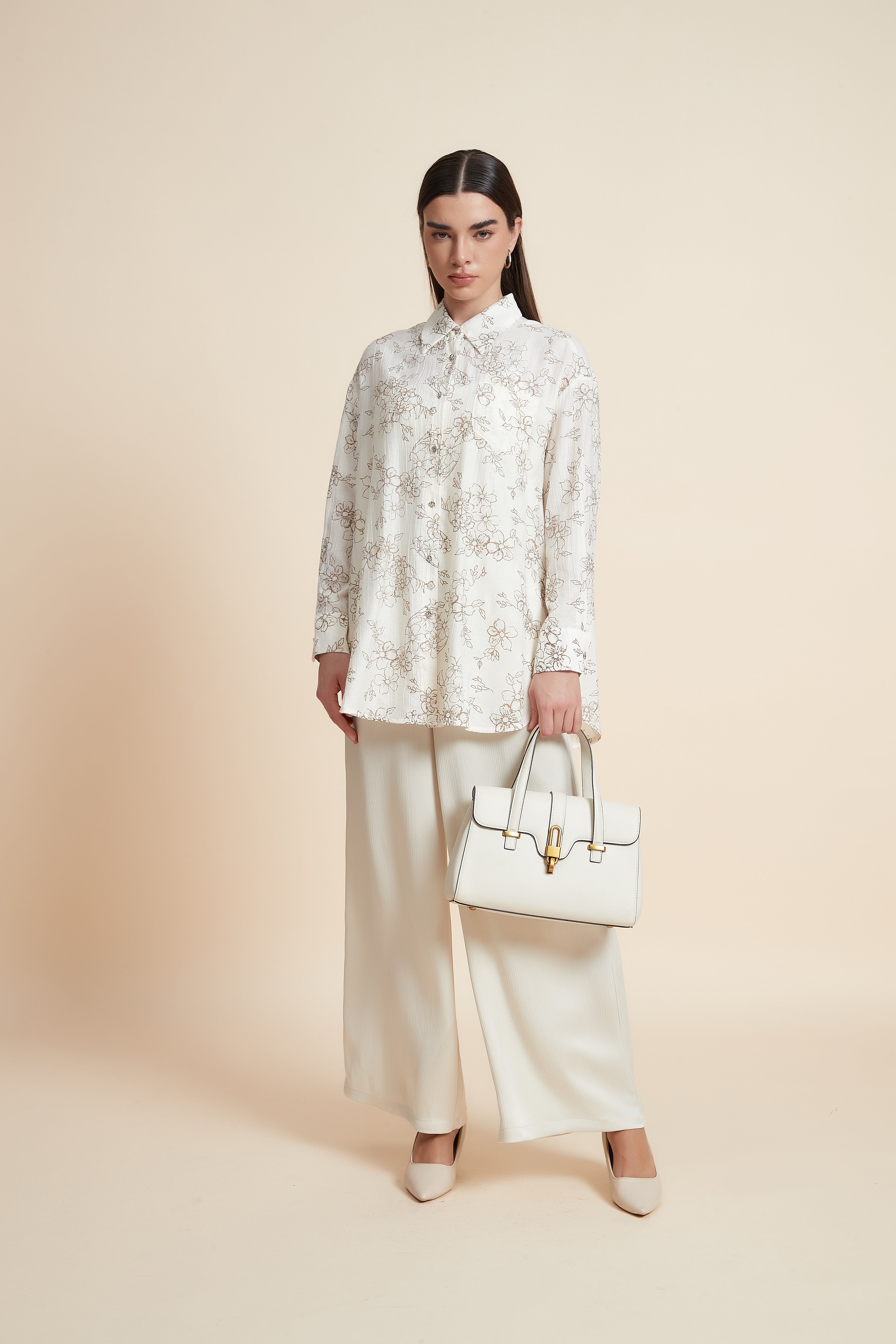 بلوزة منقوشة بكم طويل وياقة قميص