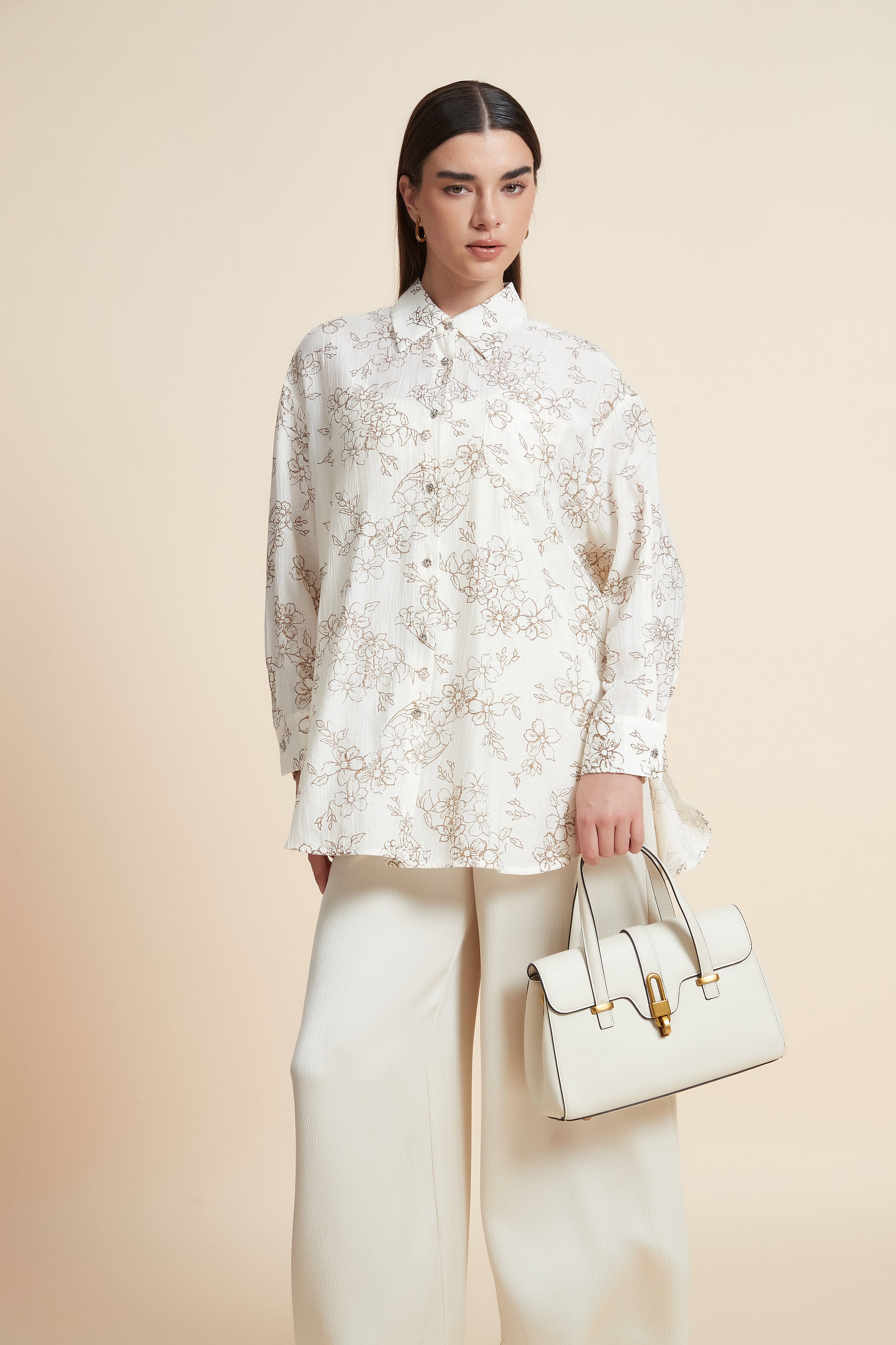 بلوزة منقوشة بكم طويل وياقة قميص