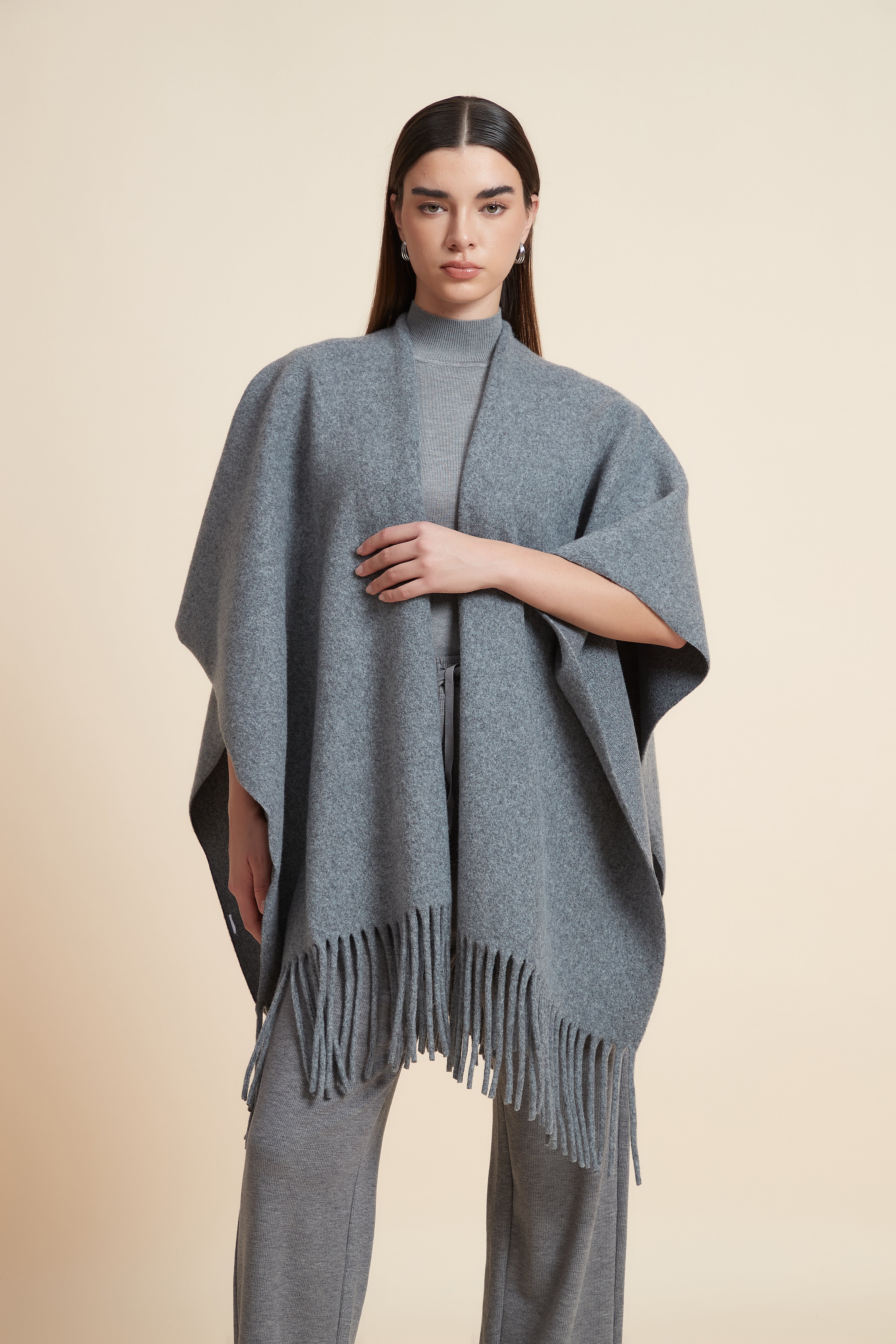 【WRYHT】ASYMMETRY CAPE PONCHO／新品タグ付／送料込 Plain Side-Length Poncho