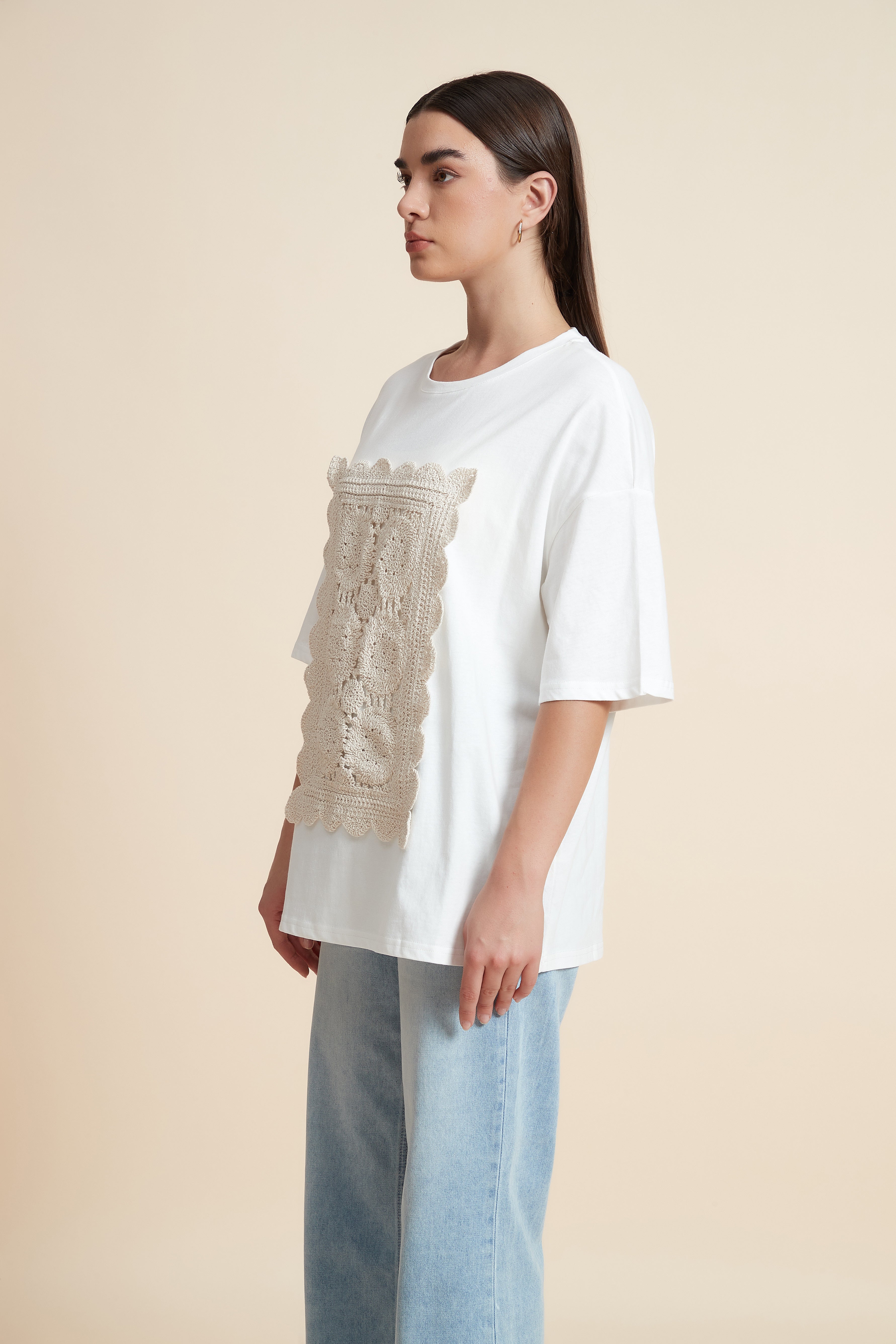 تيشيرت نصف كم مطرز