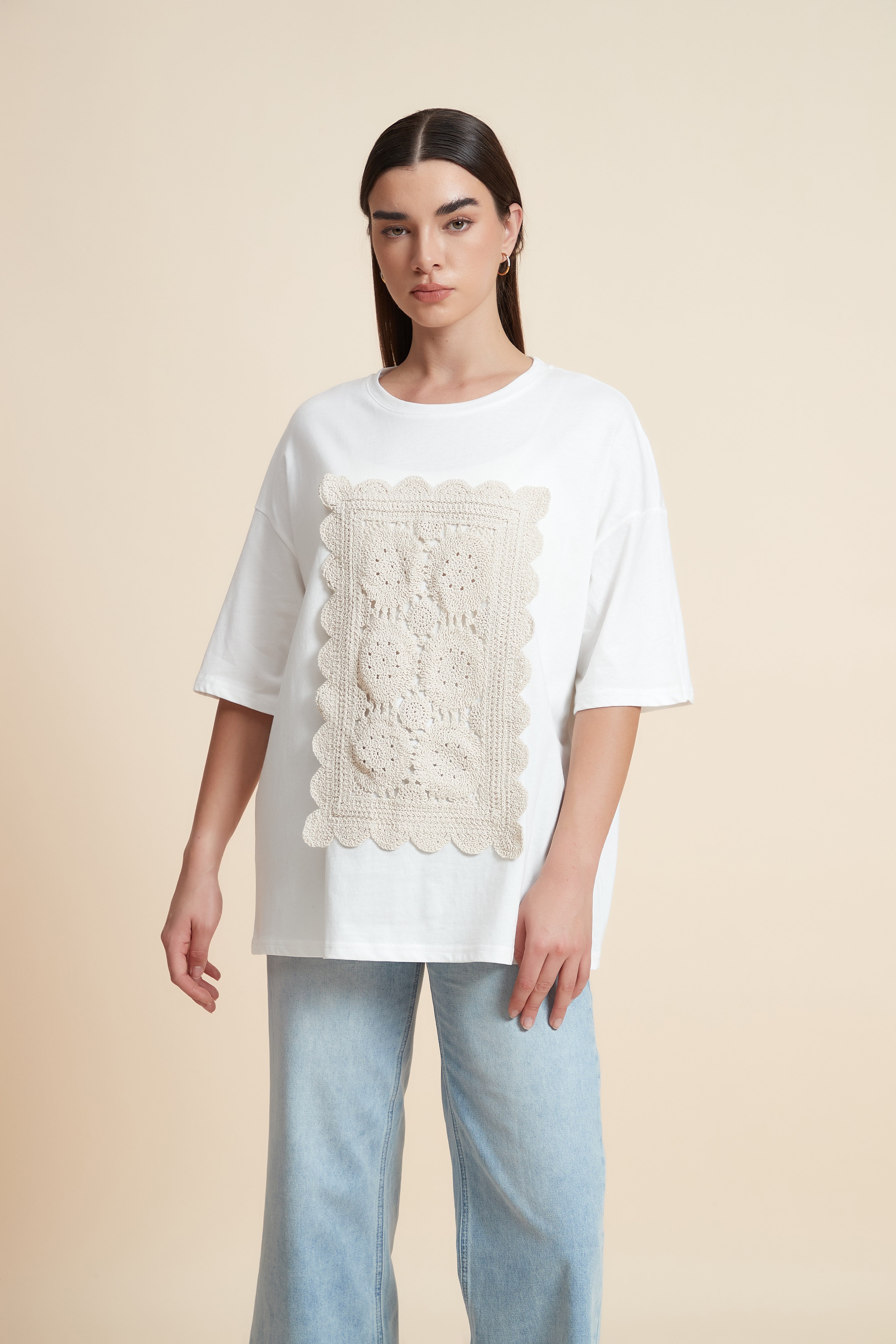 تيشيرت نصف كم مطرز