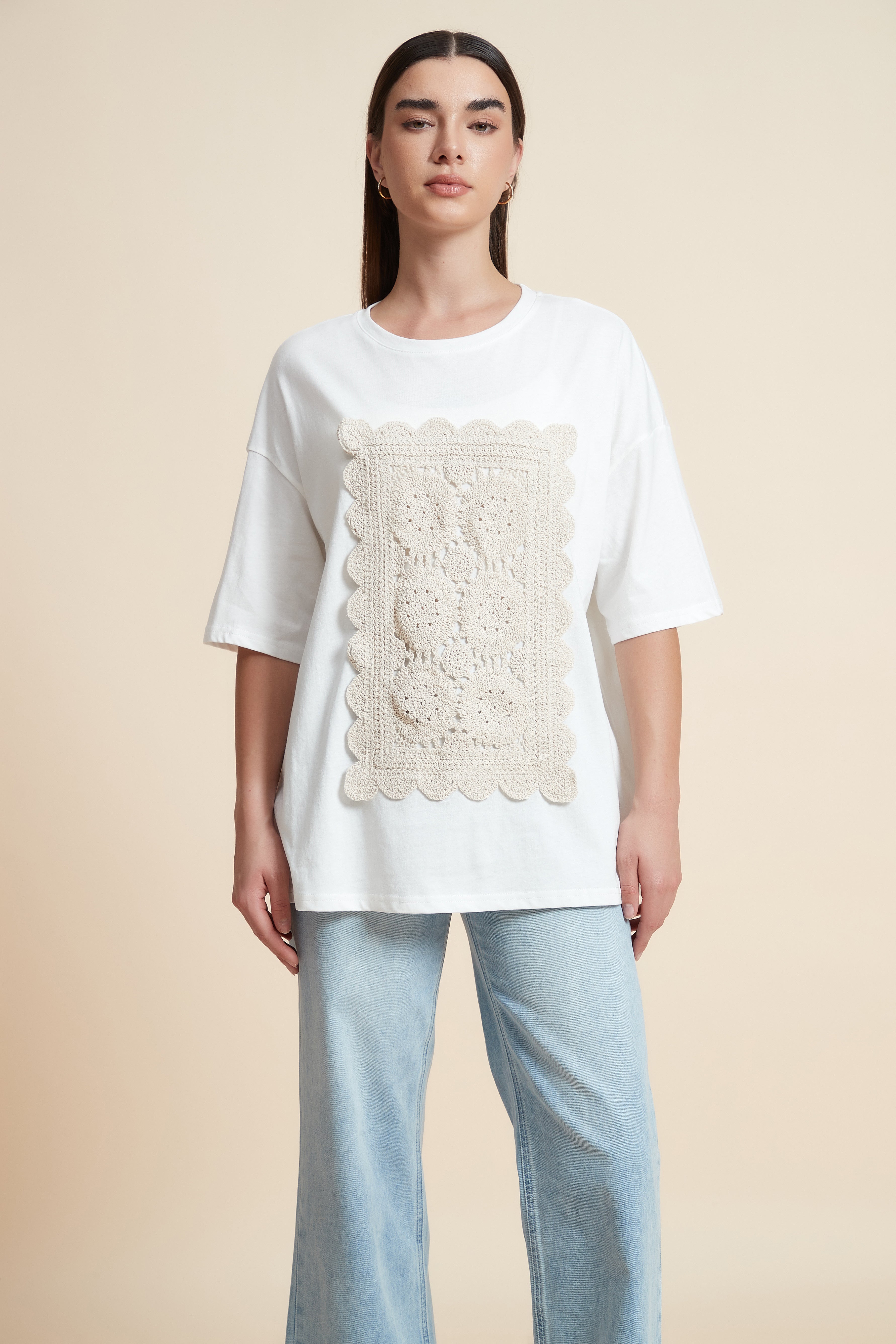 تيشيرت نصف كم مطرز