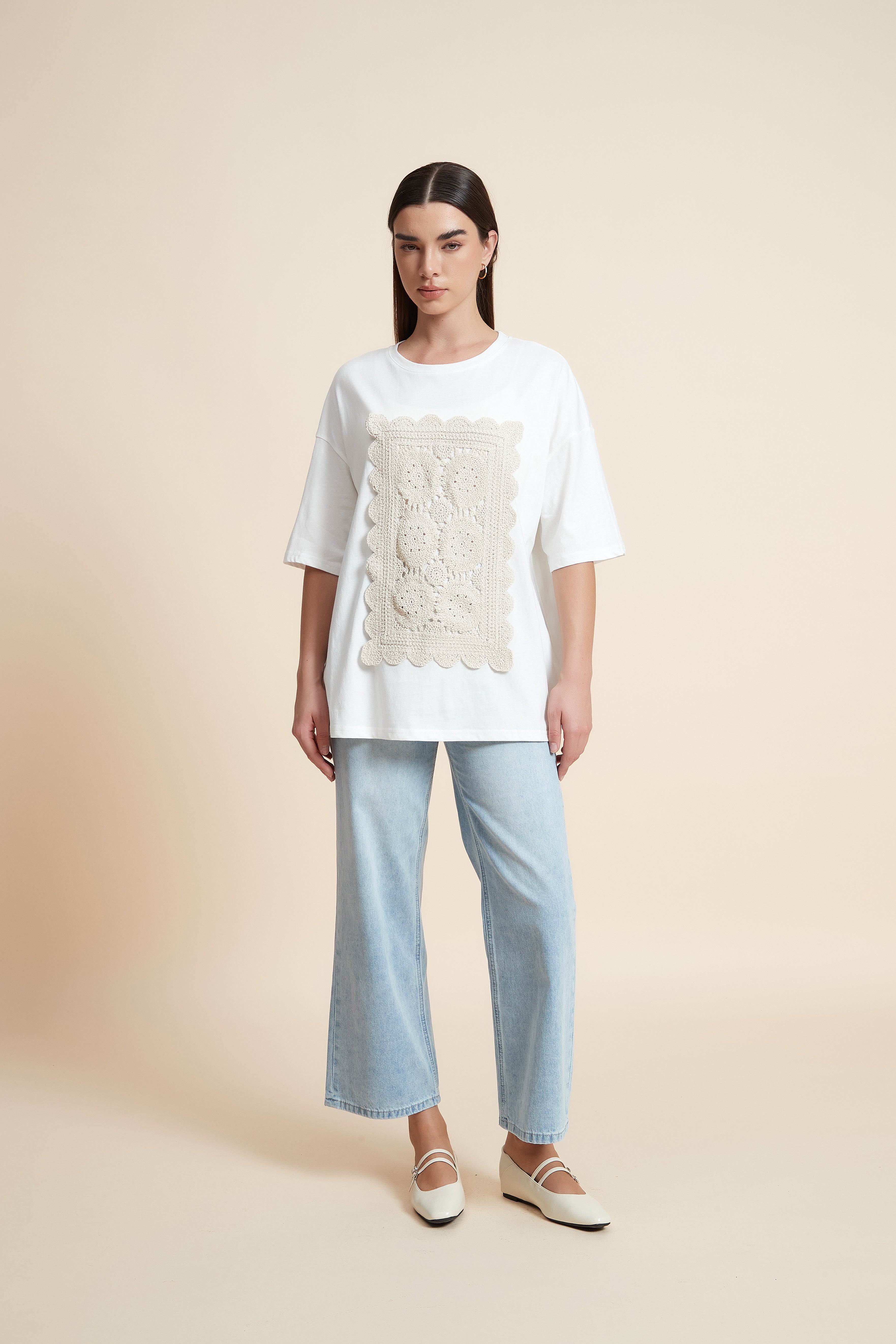 تيشيرت نصف كم مطرز