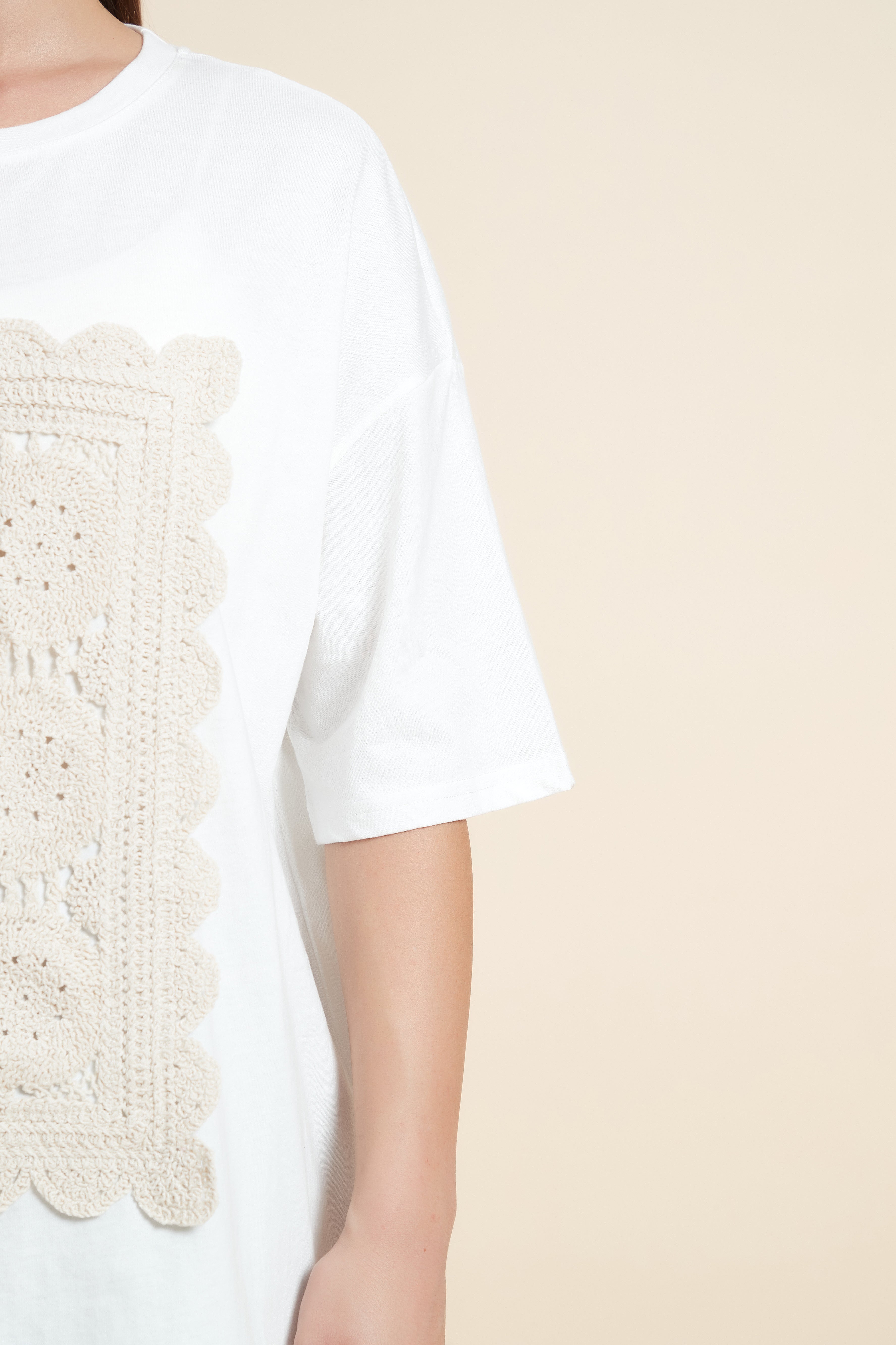 تيشيرت نصف كم مطرز