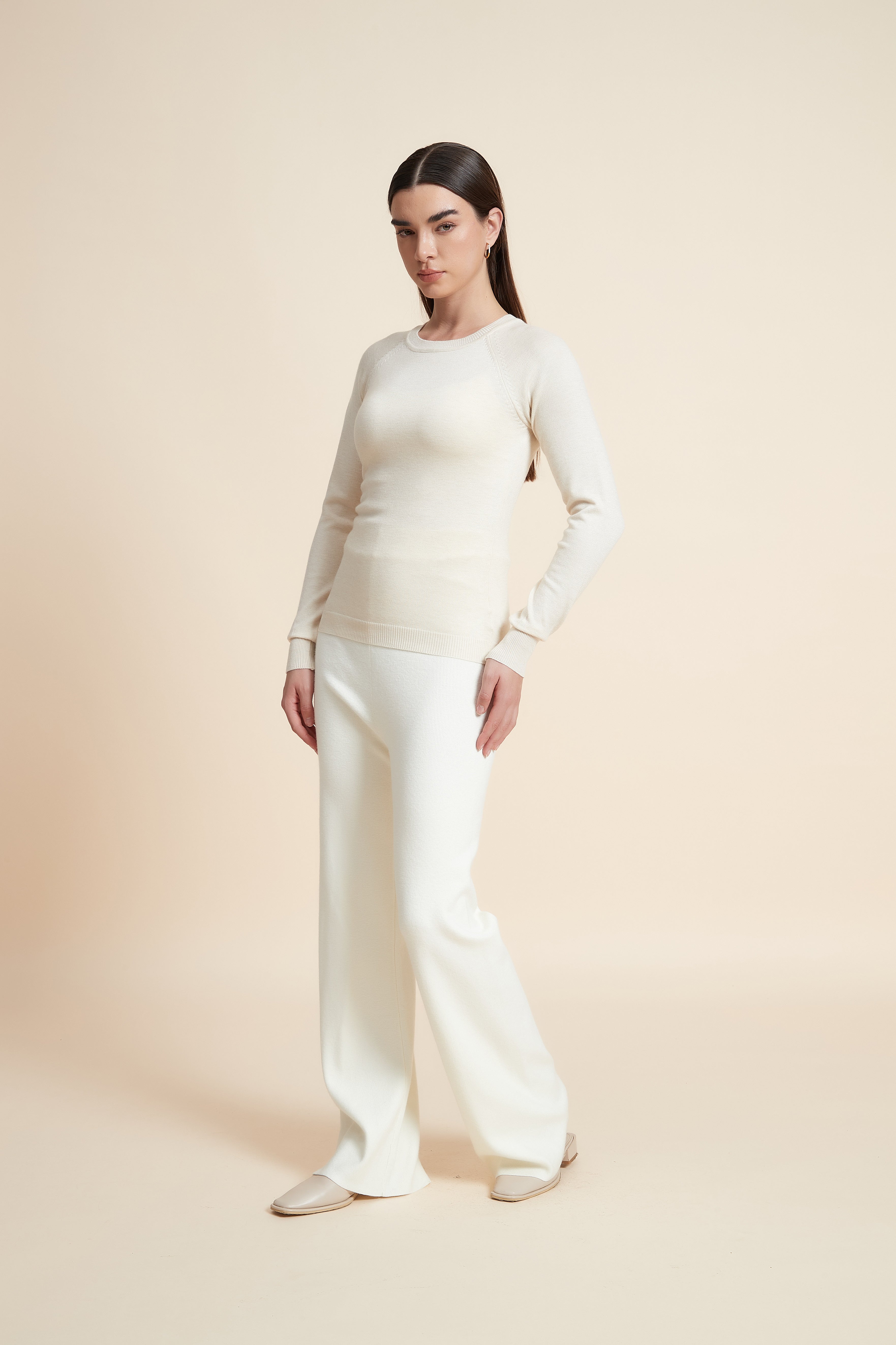 بلوزة سادة بكم طويل