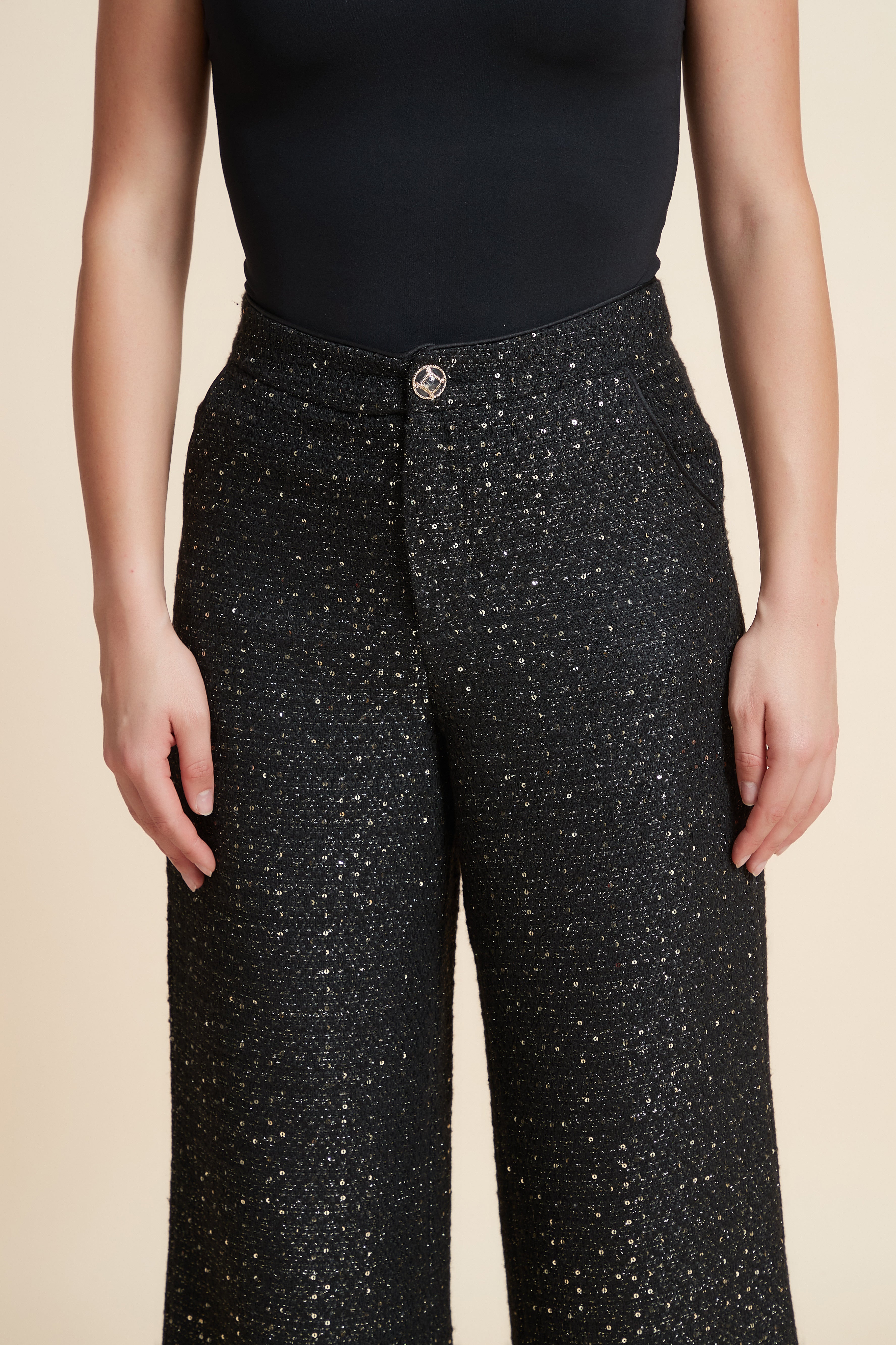 بنطلون طويل لامع بقصة واسعة