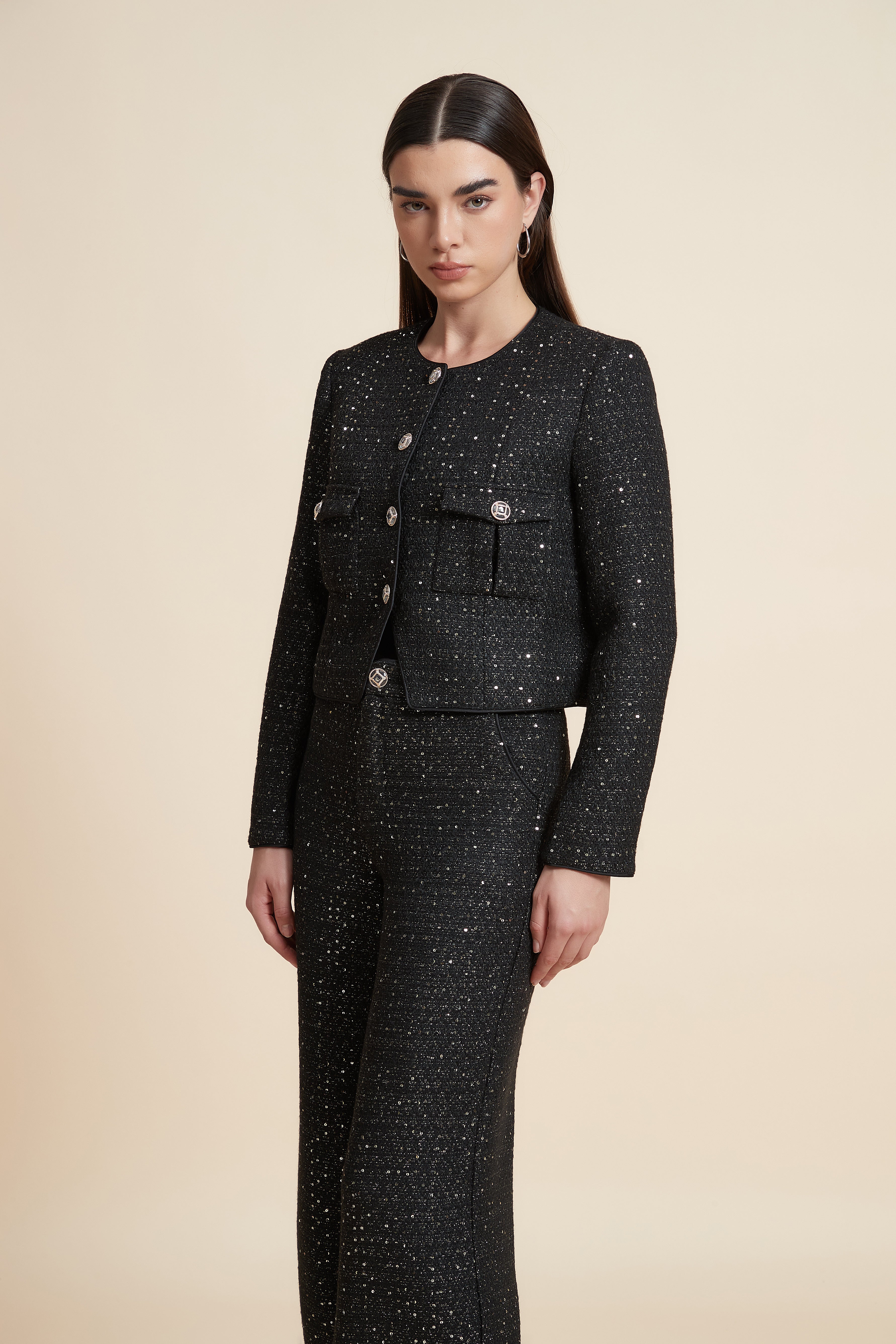 جاكيت قصير لامع أكمام طويلة بجيوب