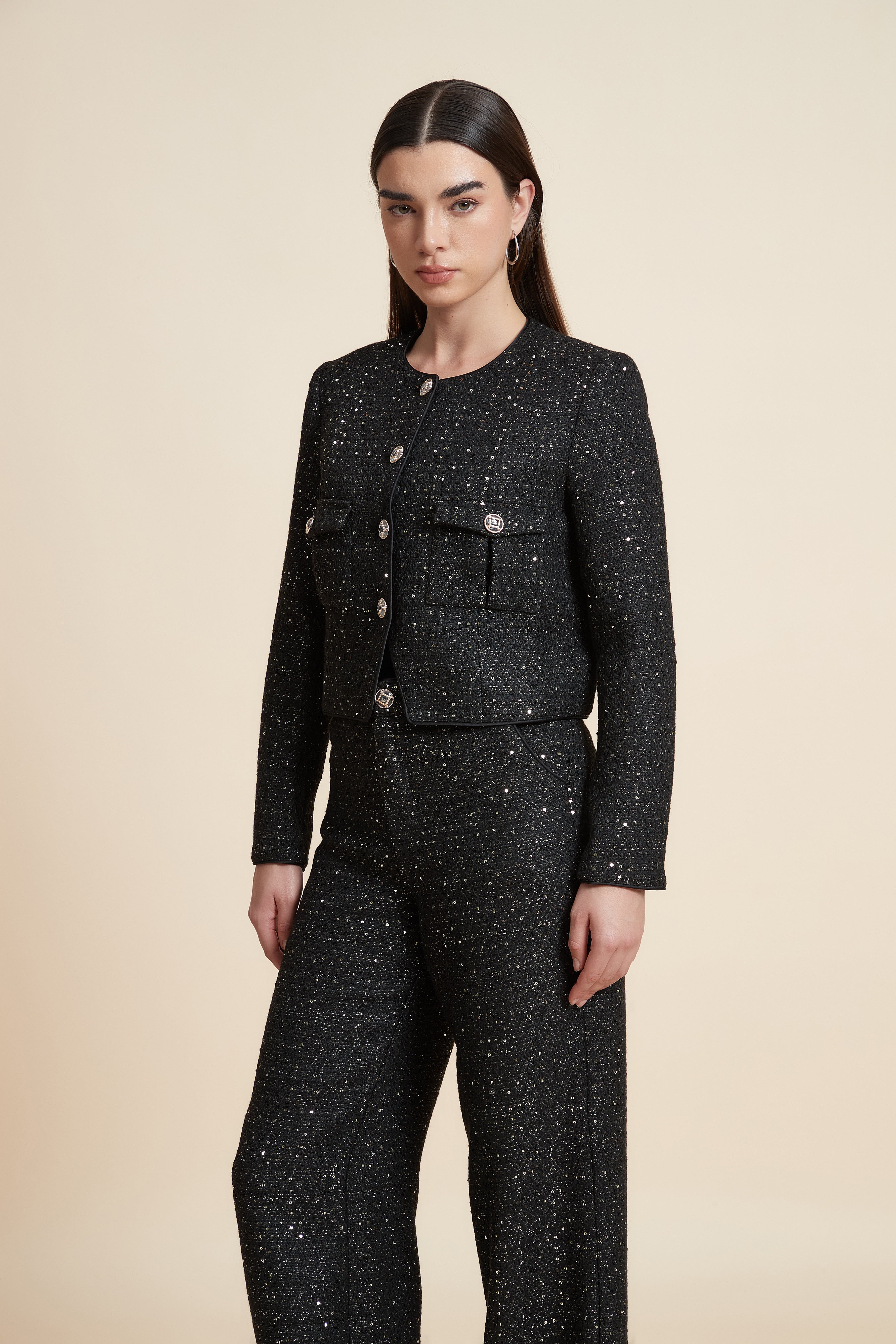 جاكيت قصير لامع أكمام طويلة بجيوب