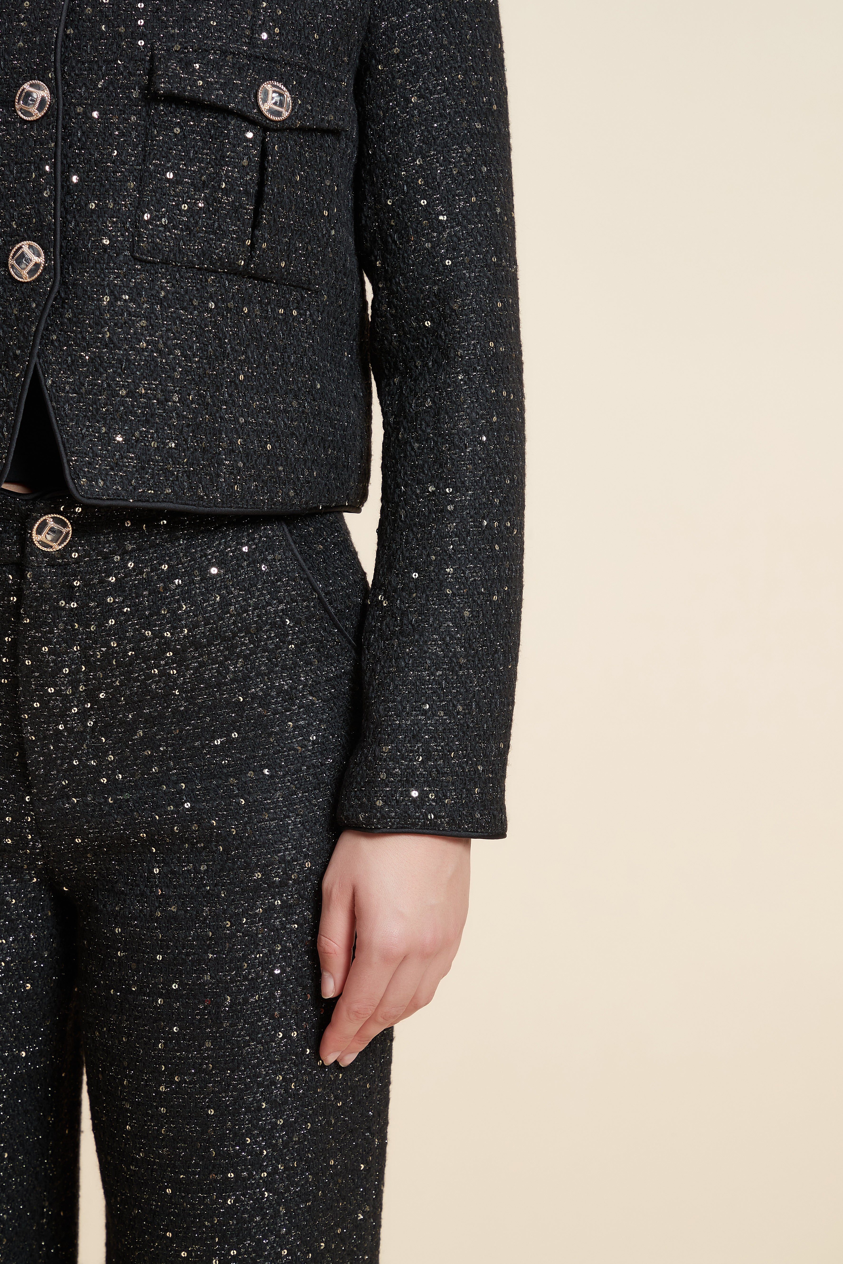 جاكيت قصير لامع أكمام طويلة بجيوب