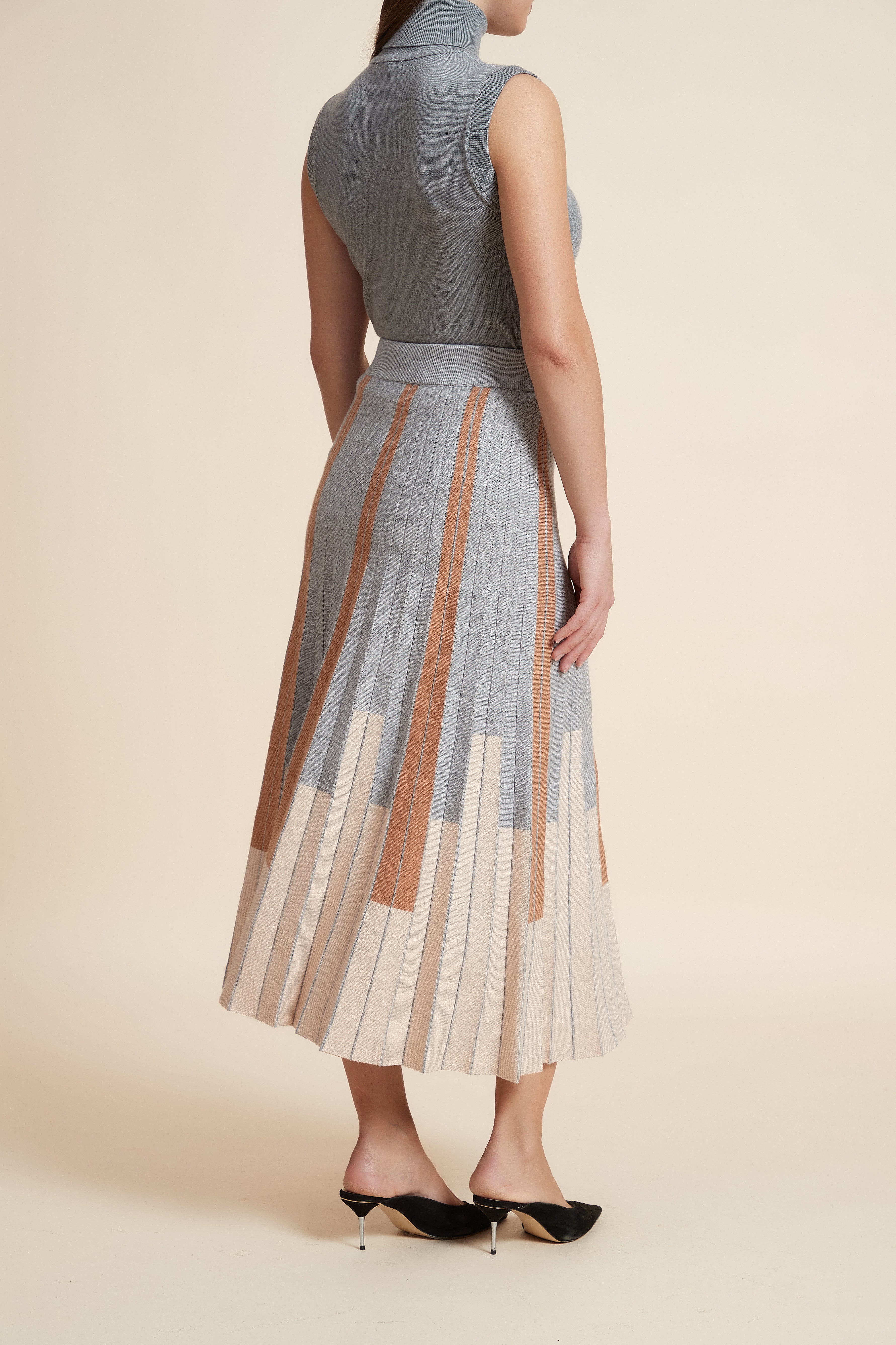 تنورة ميدي مخططة بالطول