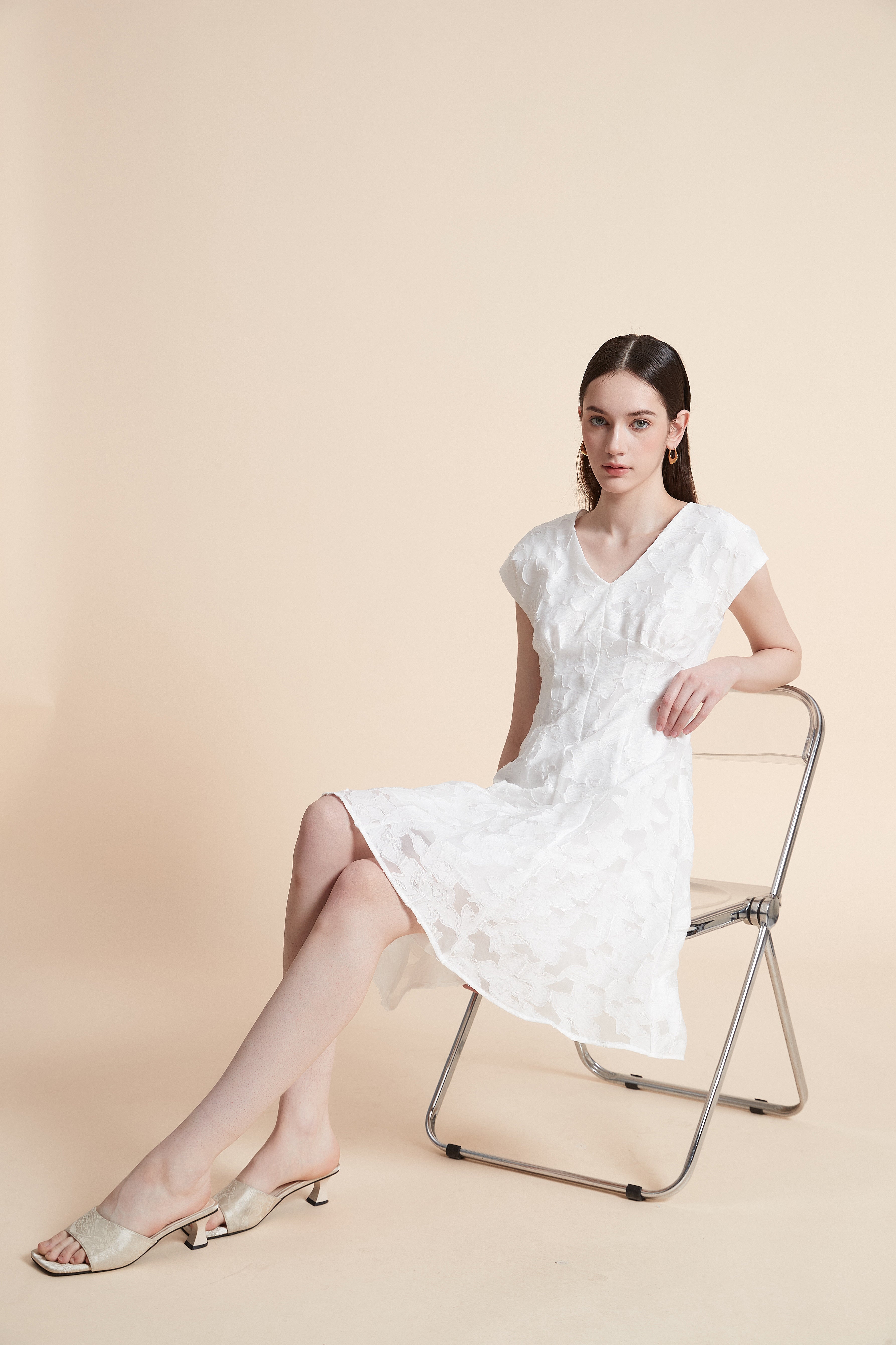 Knee-Length Embroidered Dress with Short Sleeves