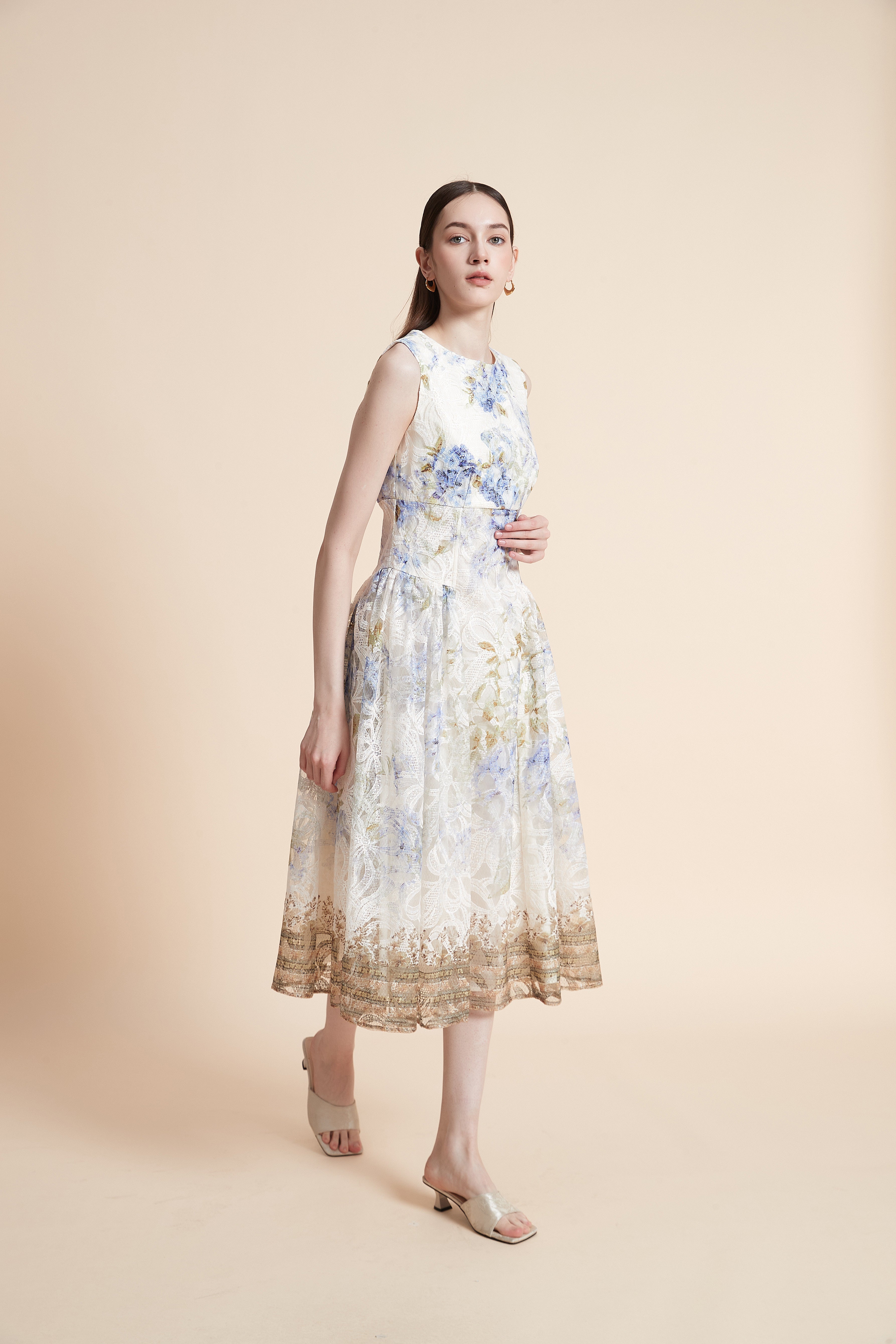 فستان ميدي منقوش بدون أكمام