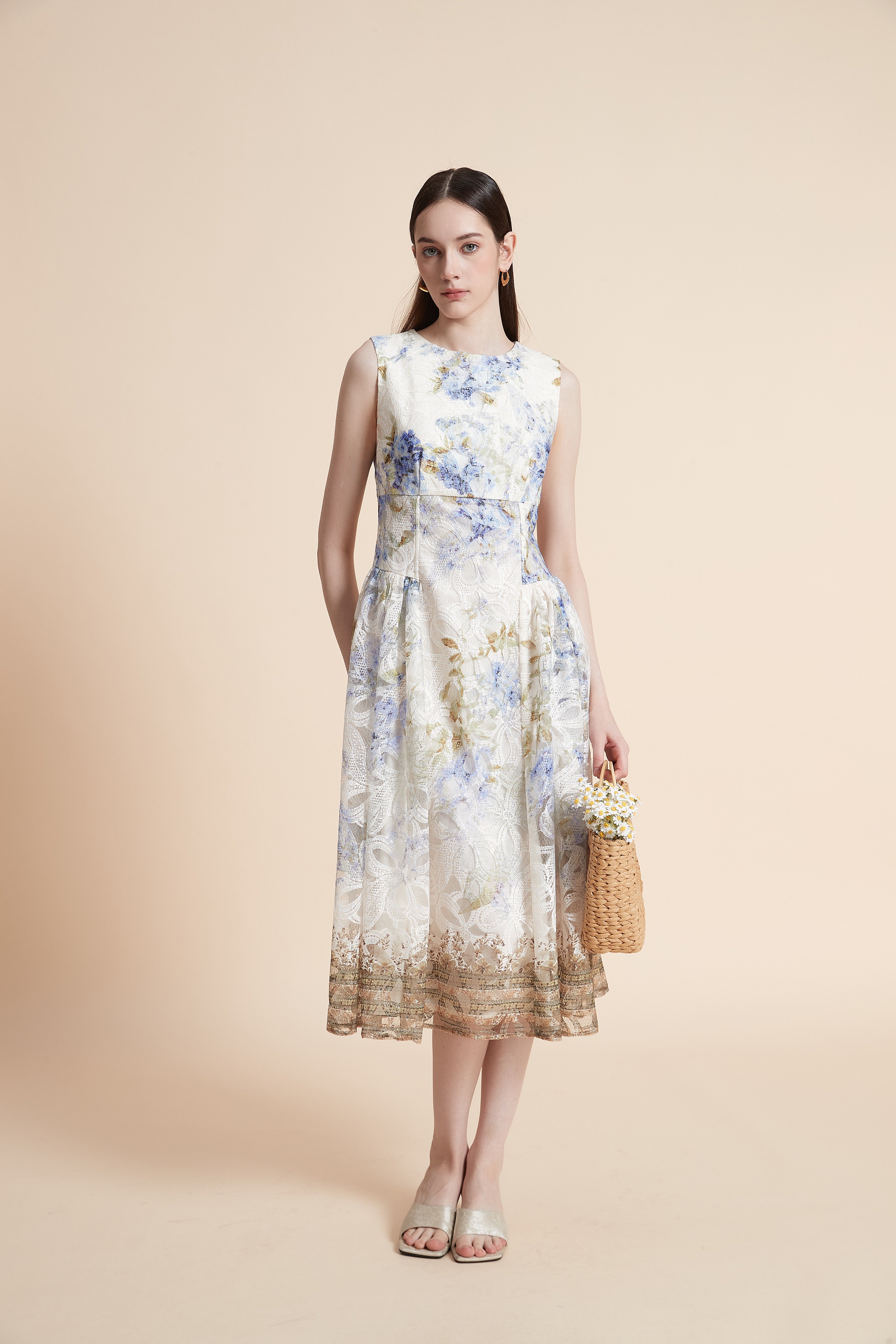 فستان ميدي منقوش بدون أكمام