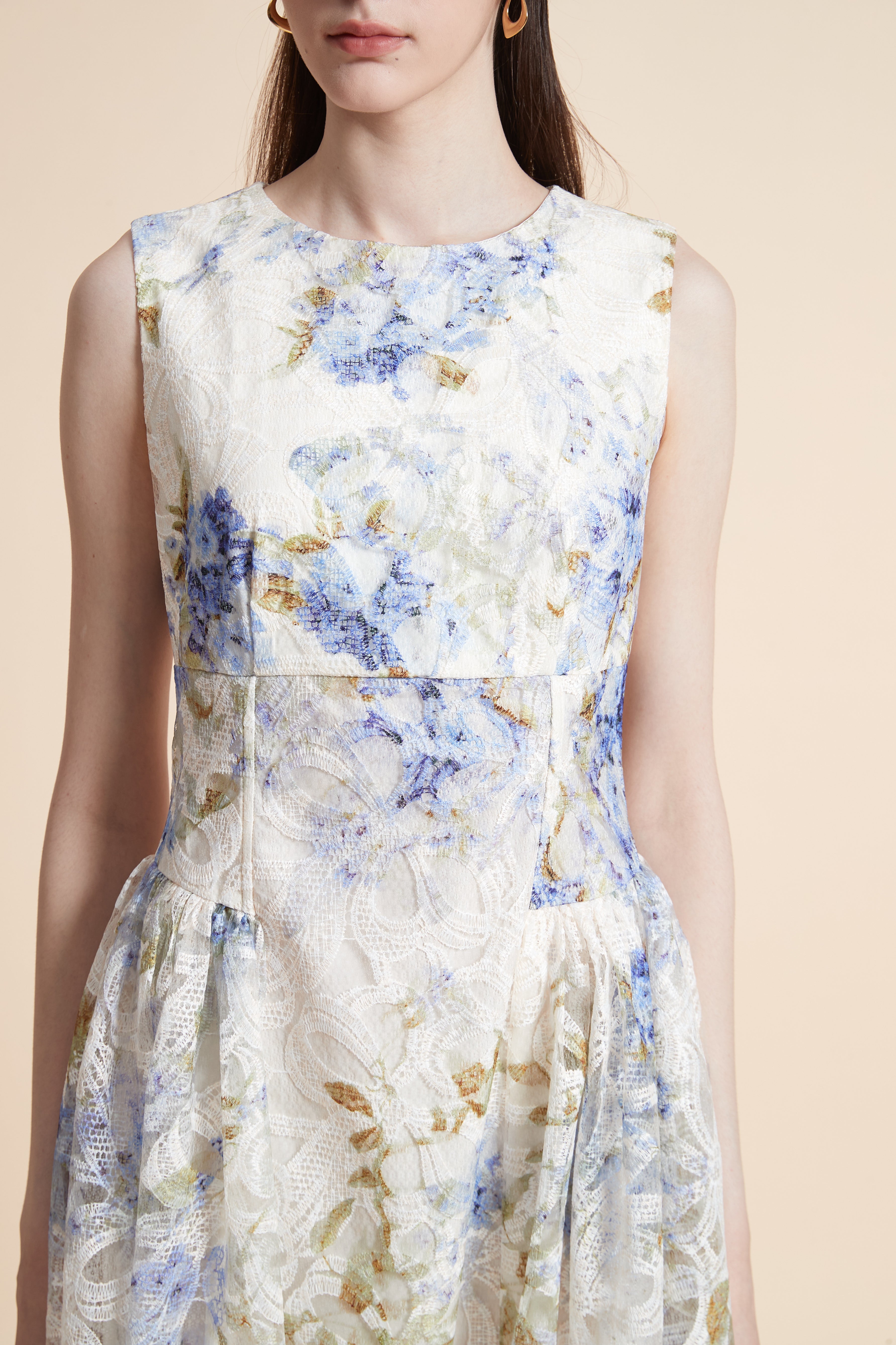 فستان ميدي منقوش بدون أكمام