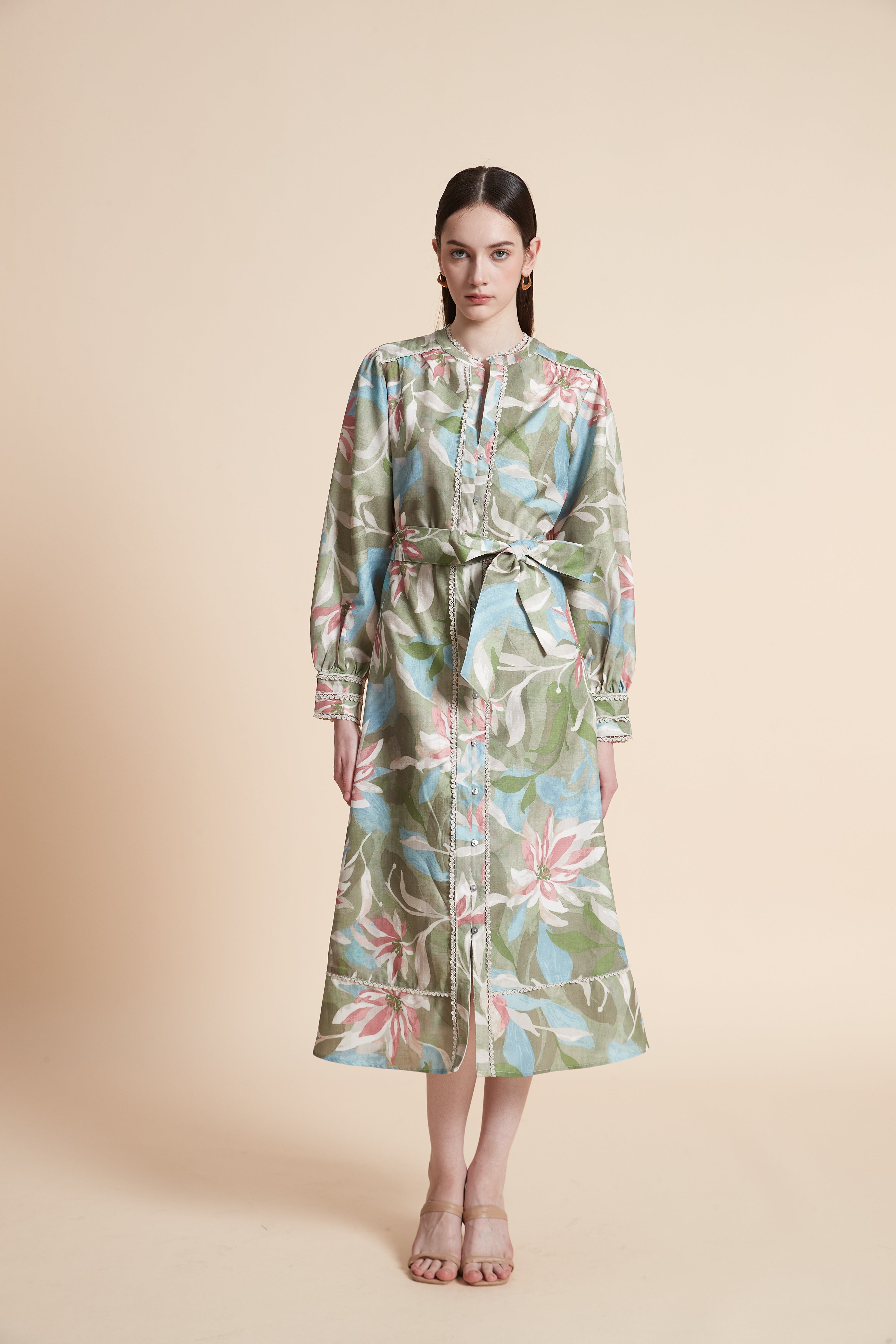 فستان ميدي منقوش بربطة خصر بأكمام طويلة