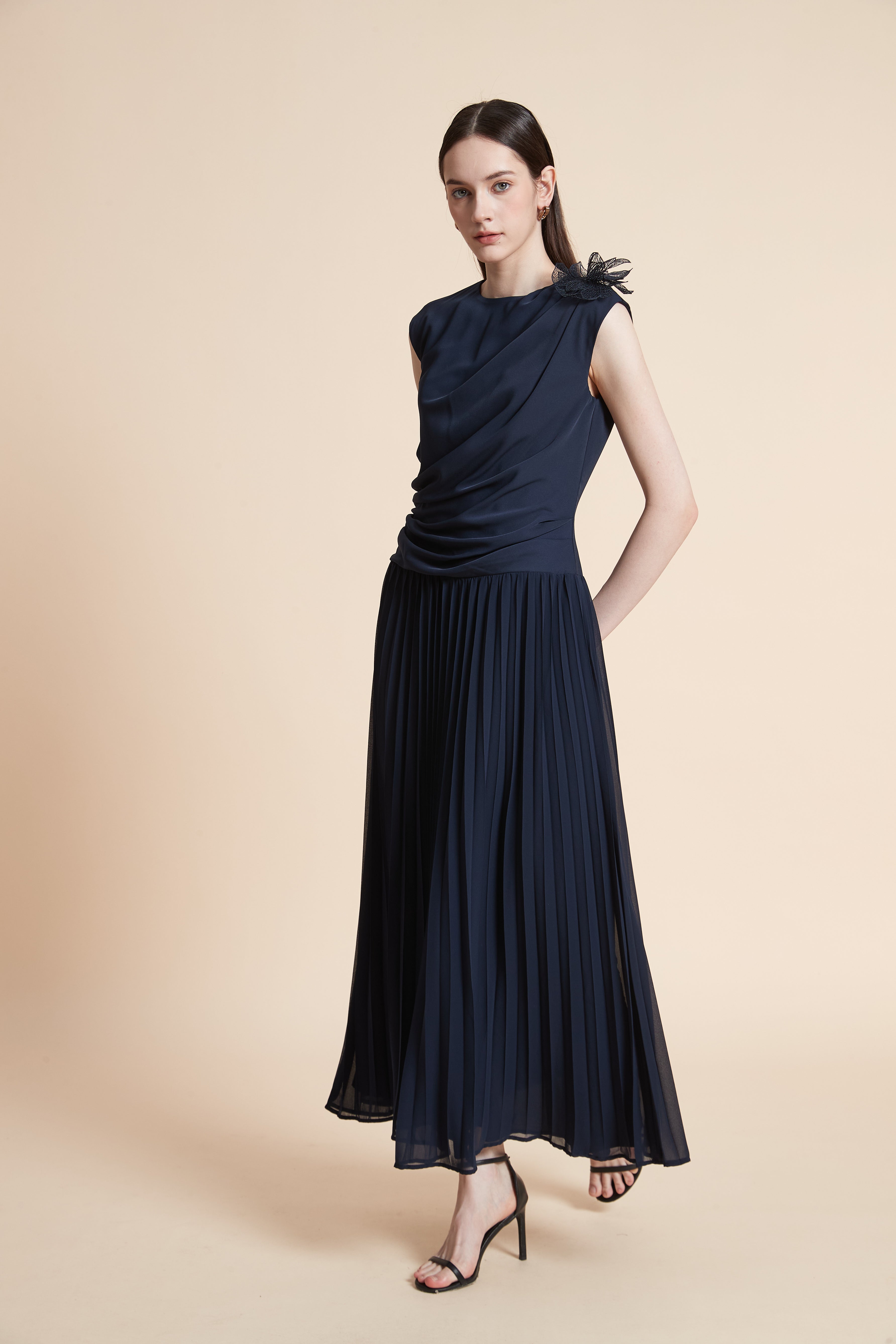 فستان ماكسي سادة بدون أكمام بليسيه