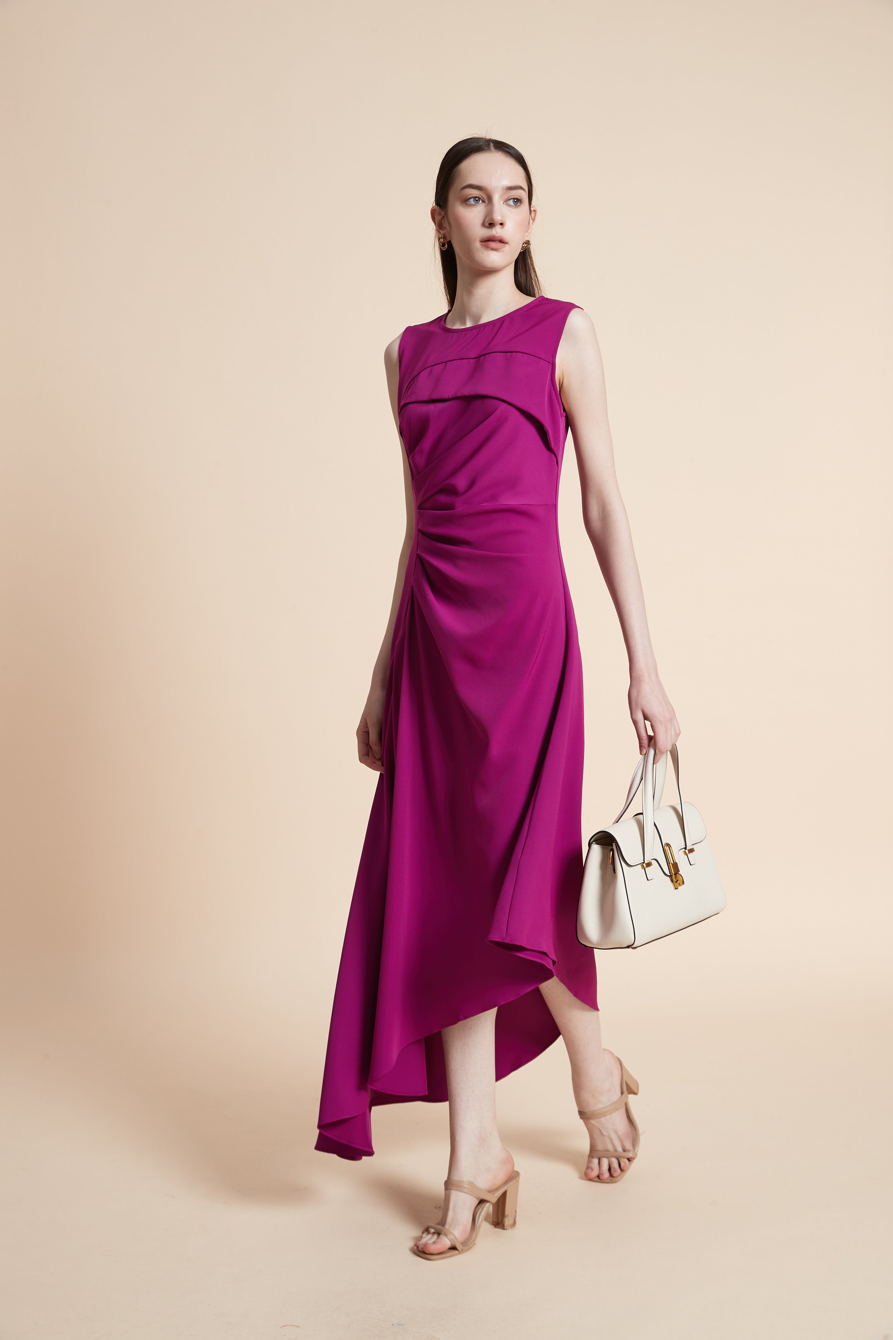 فستان ميدي سادة بدون أكمام