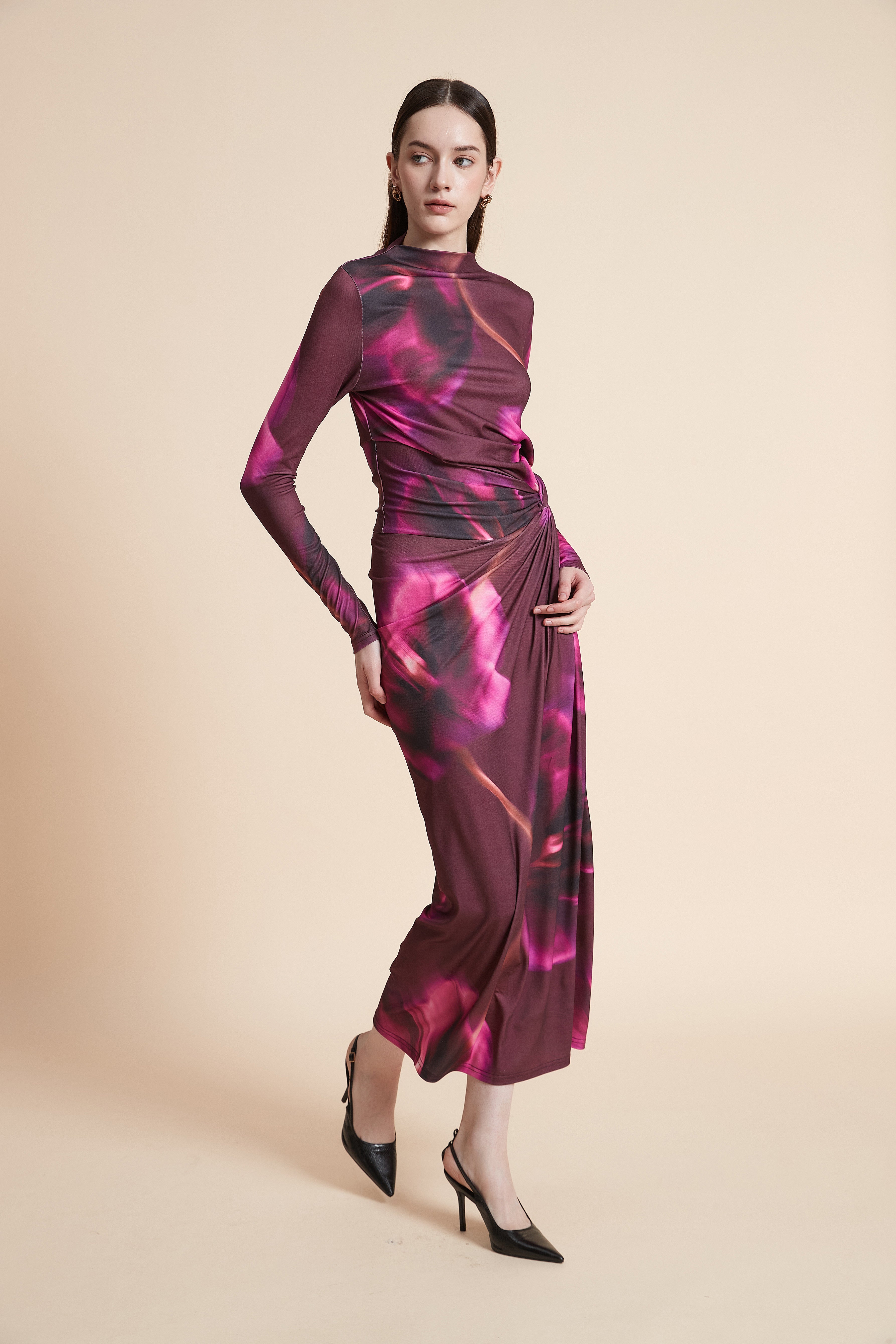 فستان ماكسي منقوش بأكمام طويلة