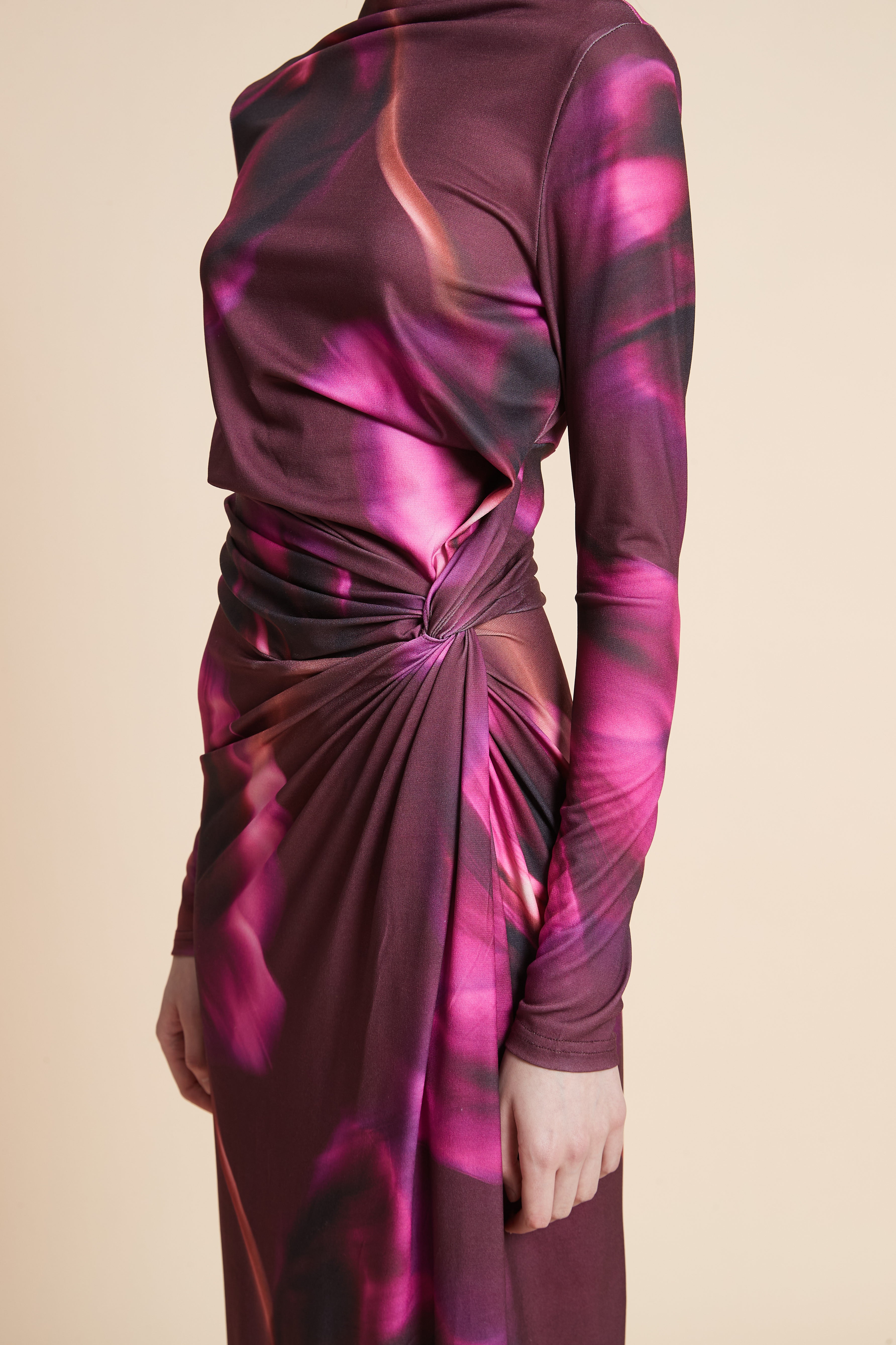 فستان ماكسي منقوش بأكمام طويلة