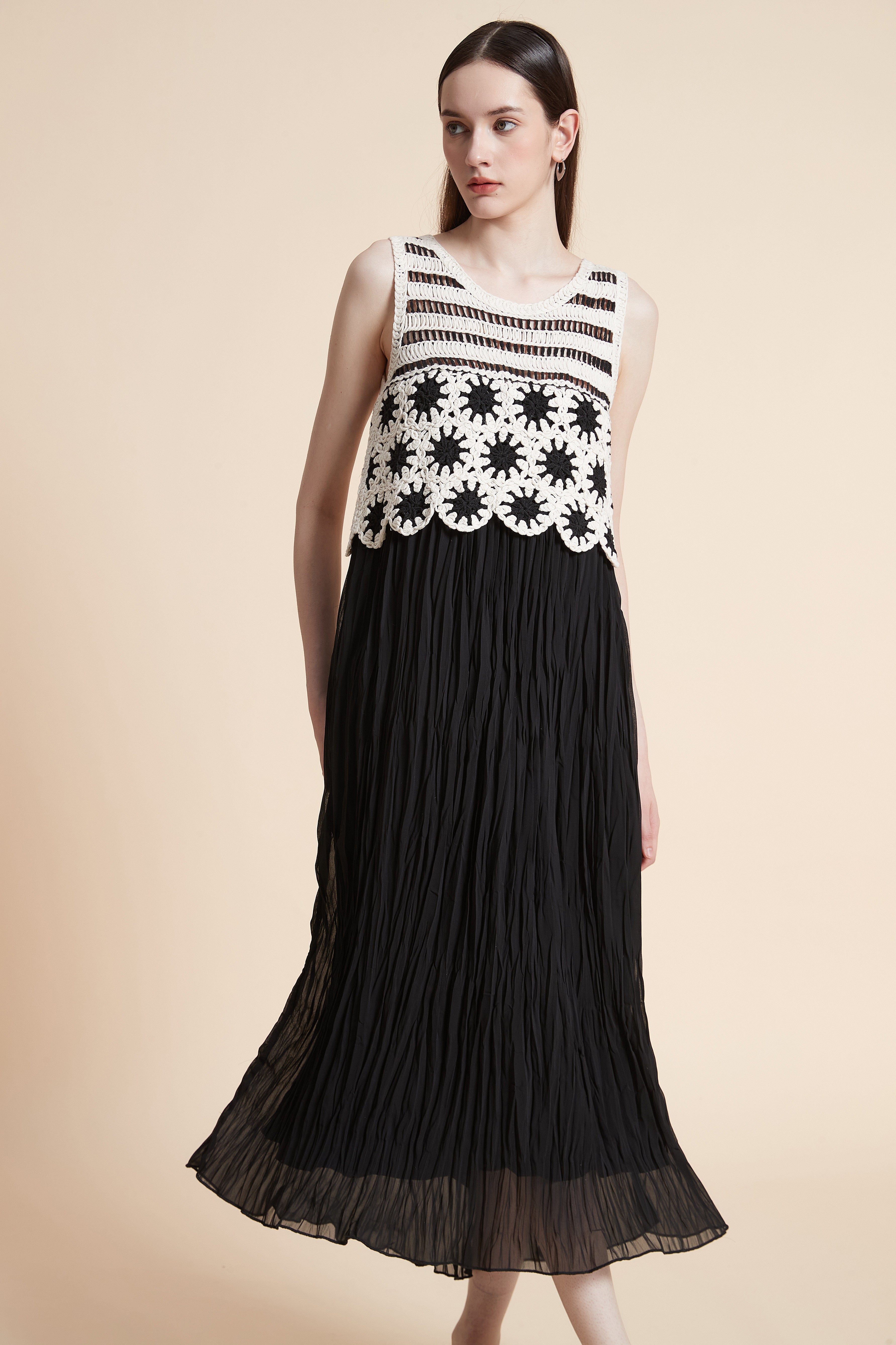 Embroidered Sleeveless Pleated Midi Dress