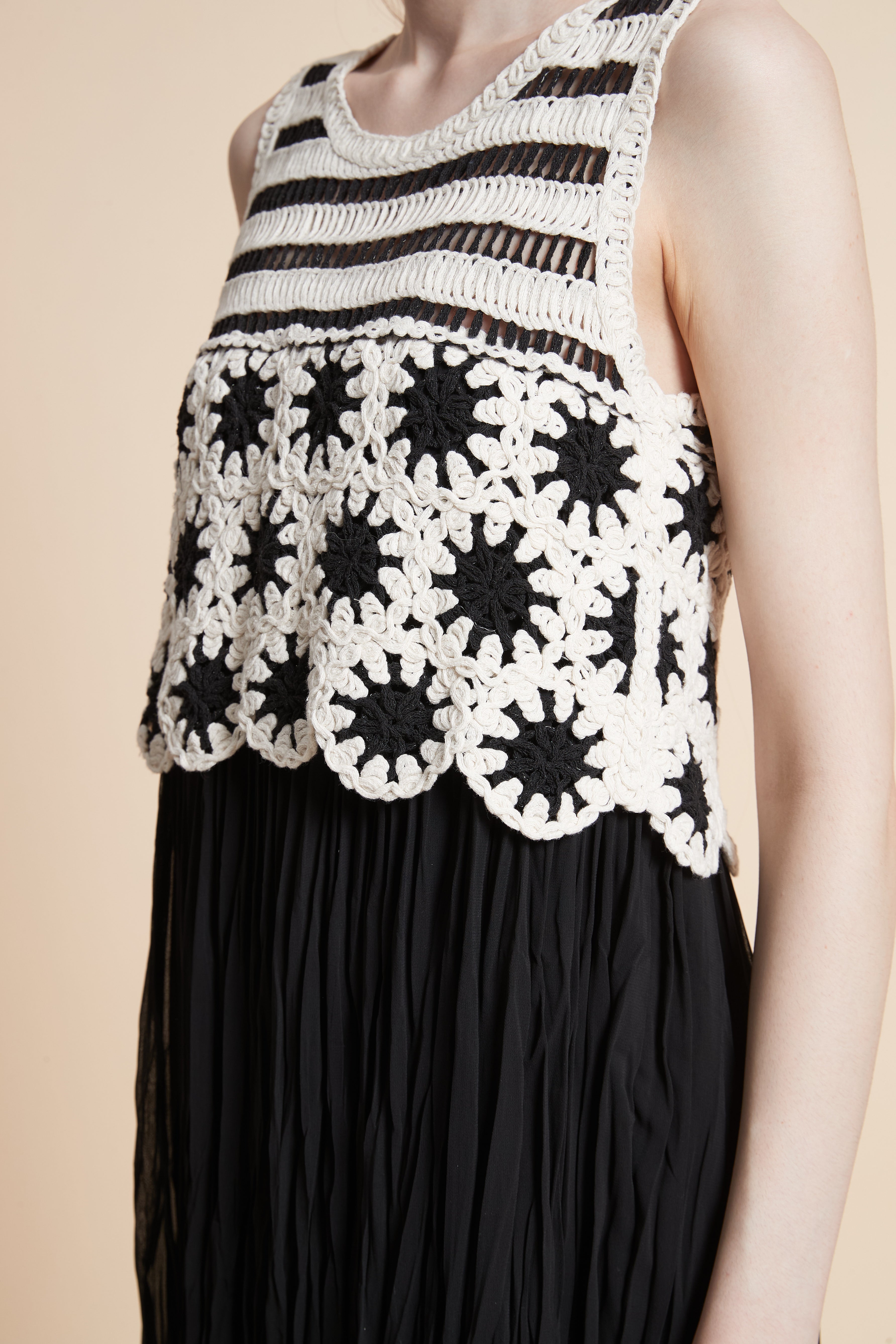 Embroidered Sleeveless Pleated Midi Dress