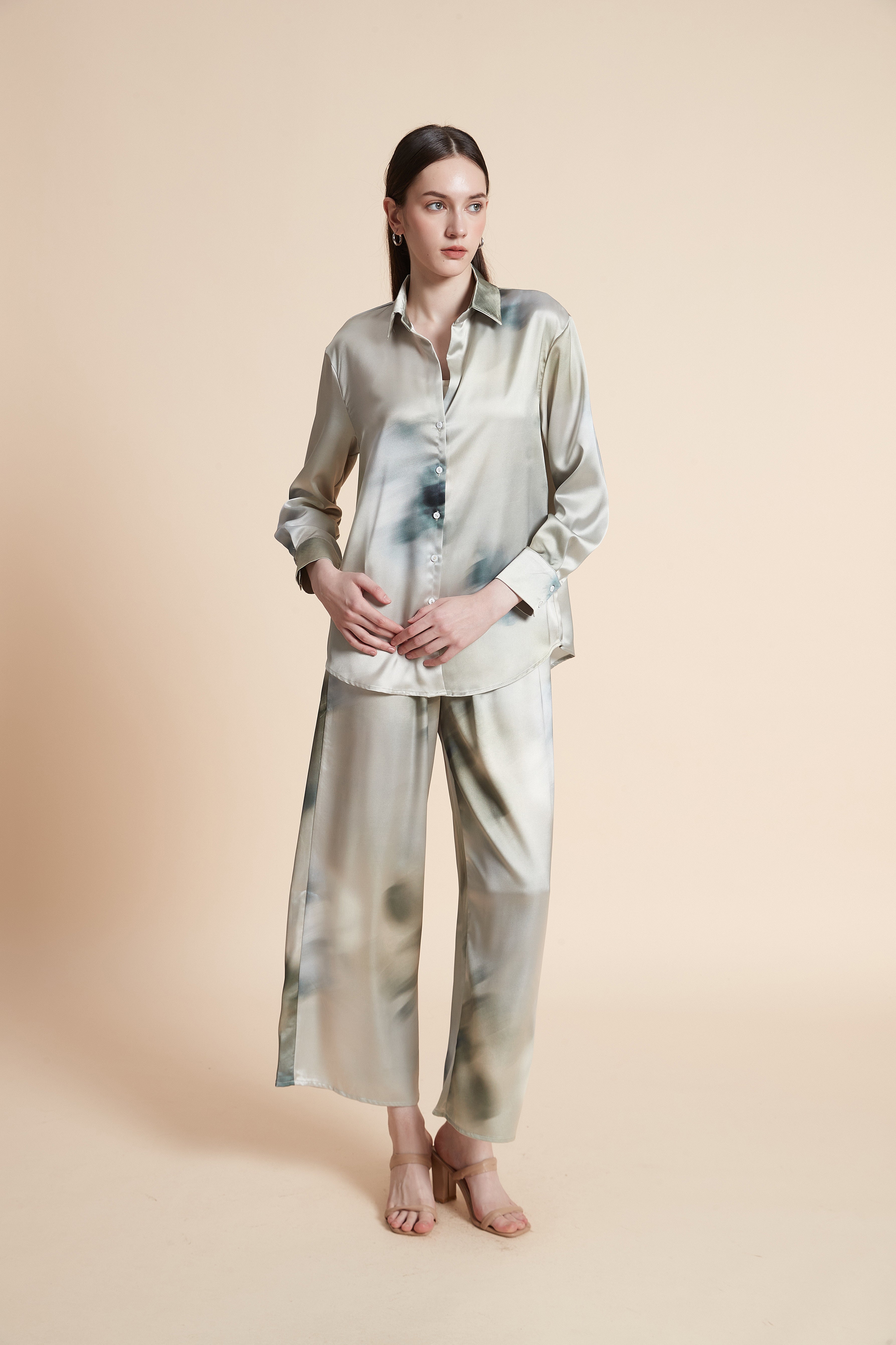 بلوزة بنقشة تاي داي أكمام طويلة