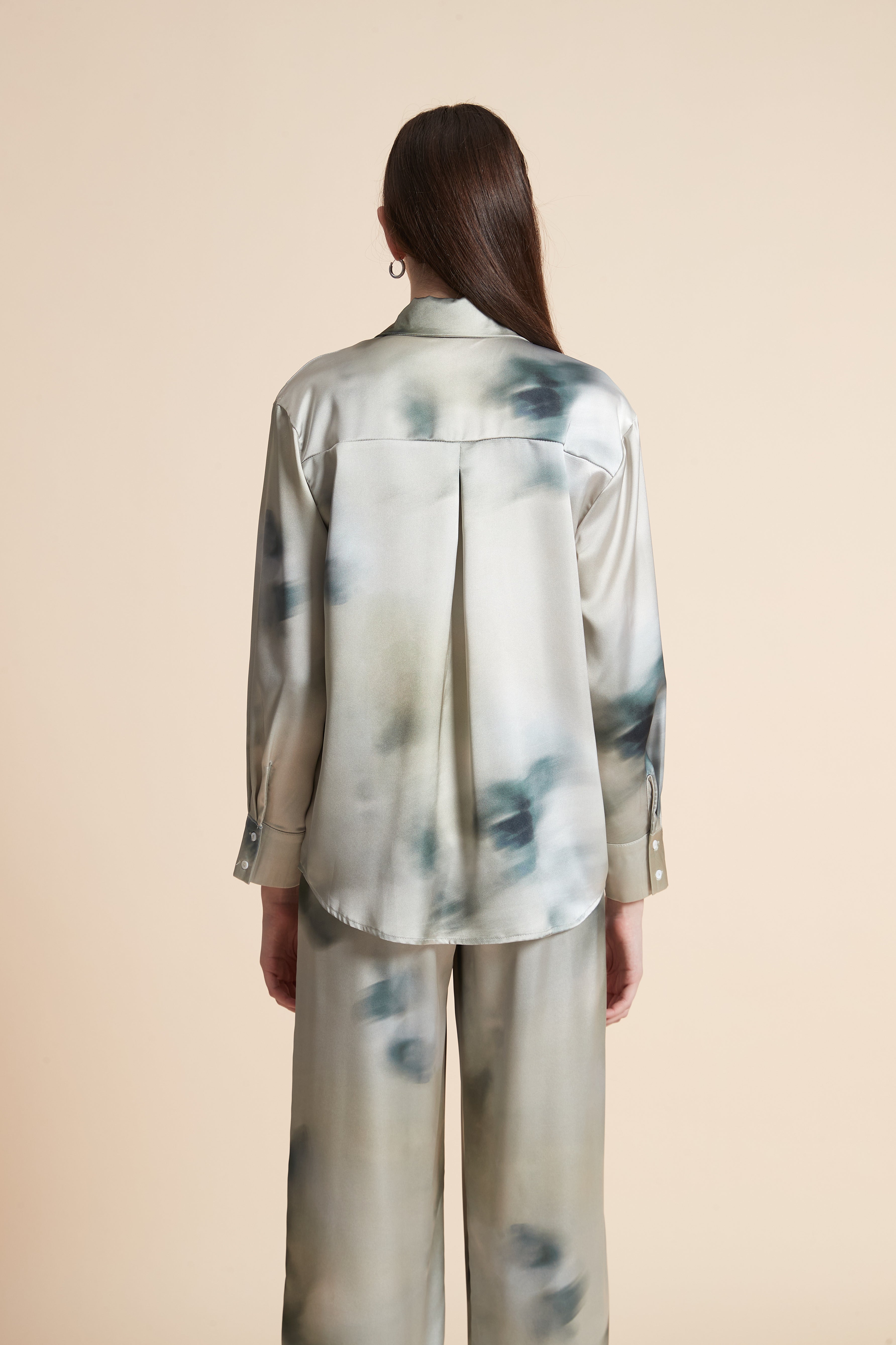 بلوزة بنقشة تاي داي أكمام طويلة