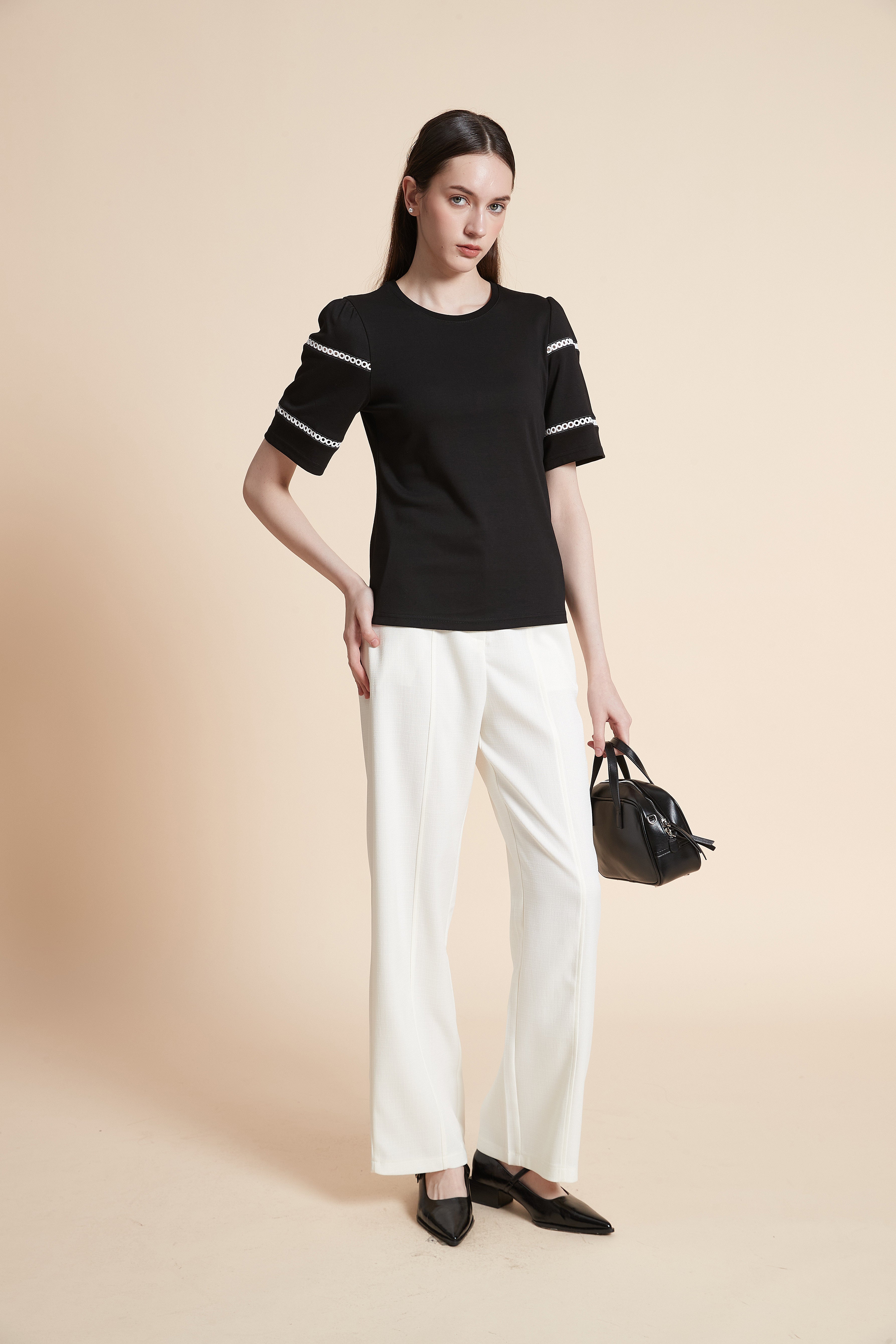 تيشيرت سادة بأكمام قصيرة مطرزة