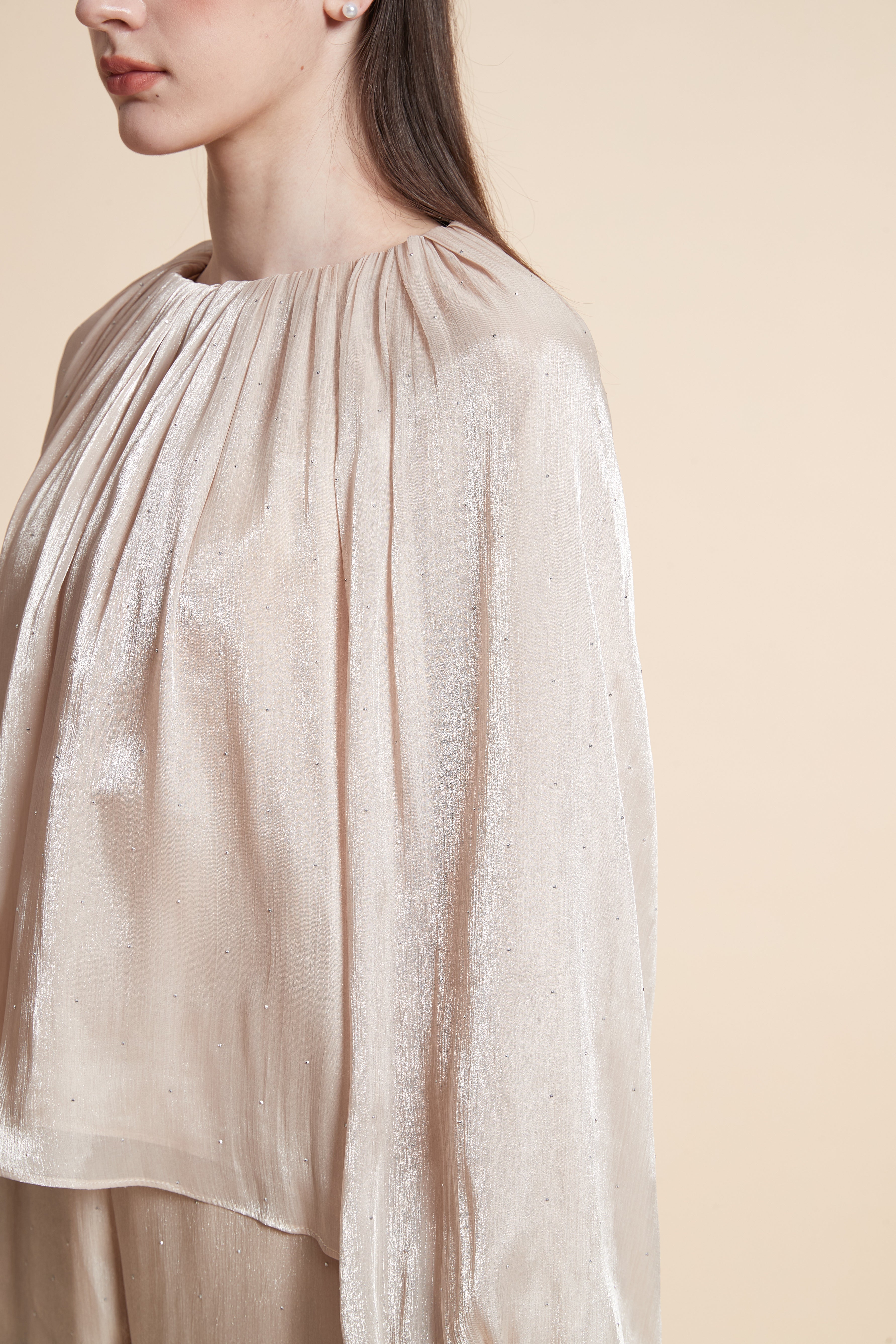 بلوزة سادة بأكمام طويلة بف