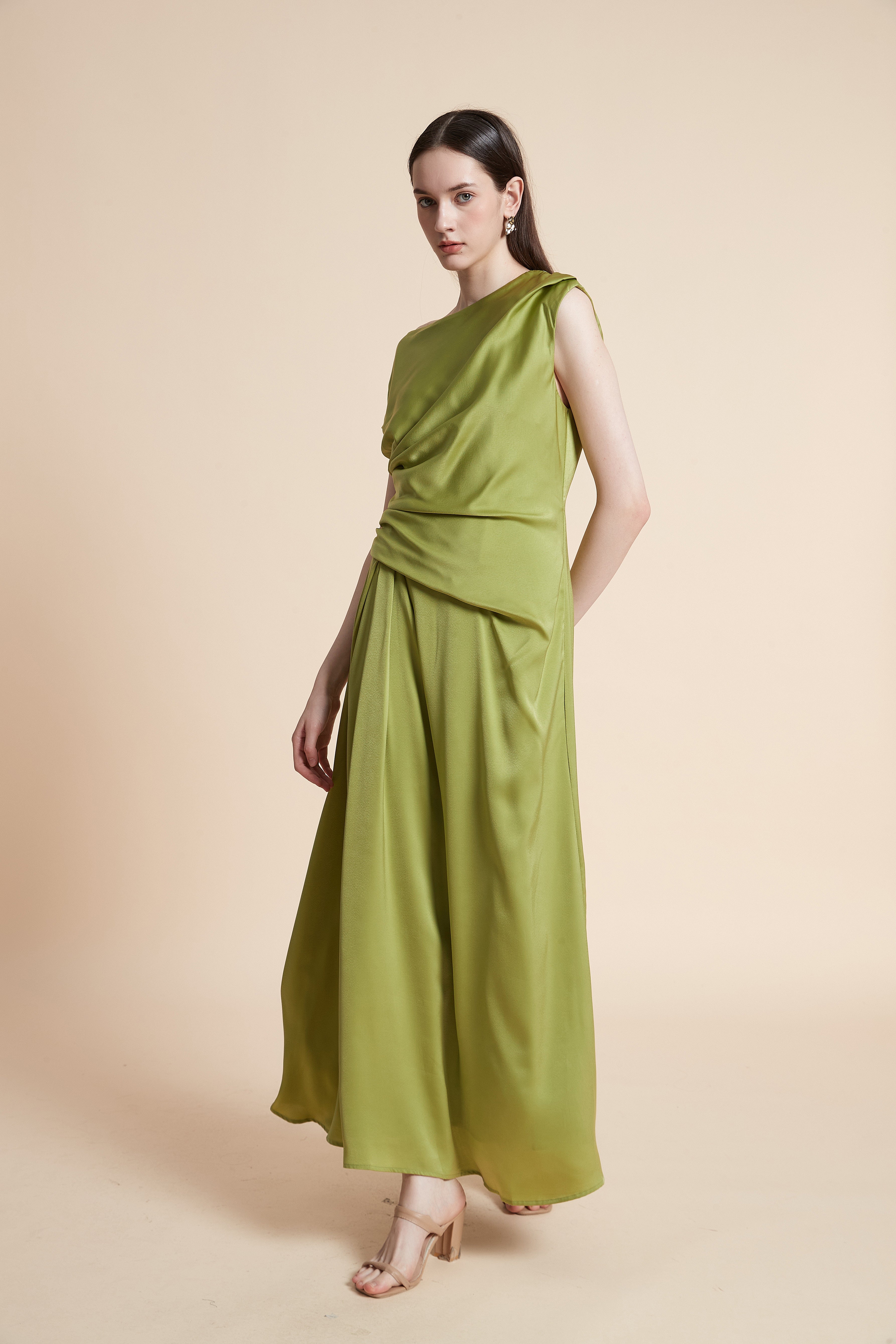 فستان ماكسي بأكمام قصيرة