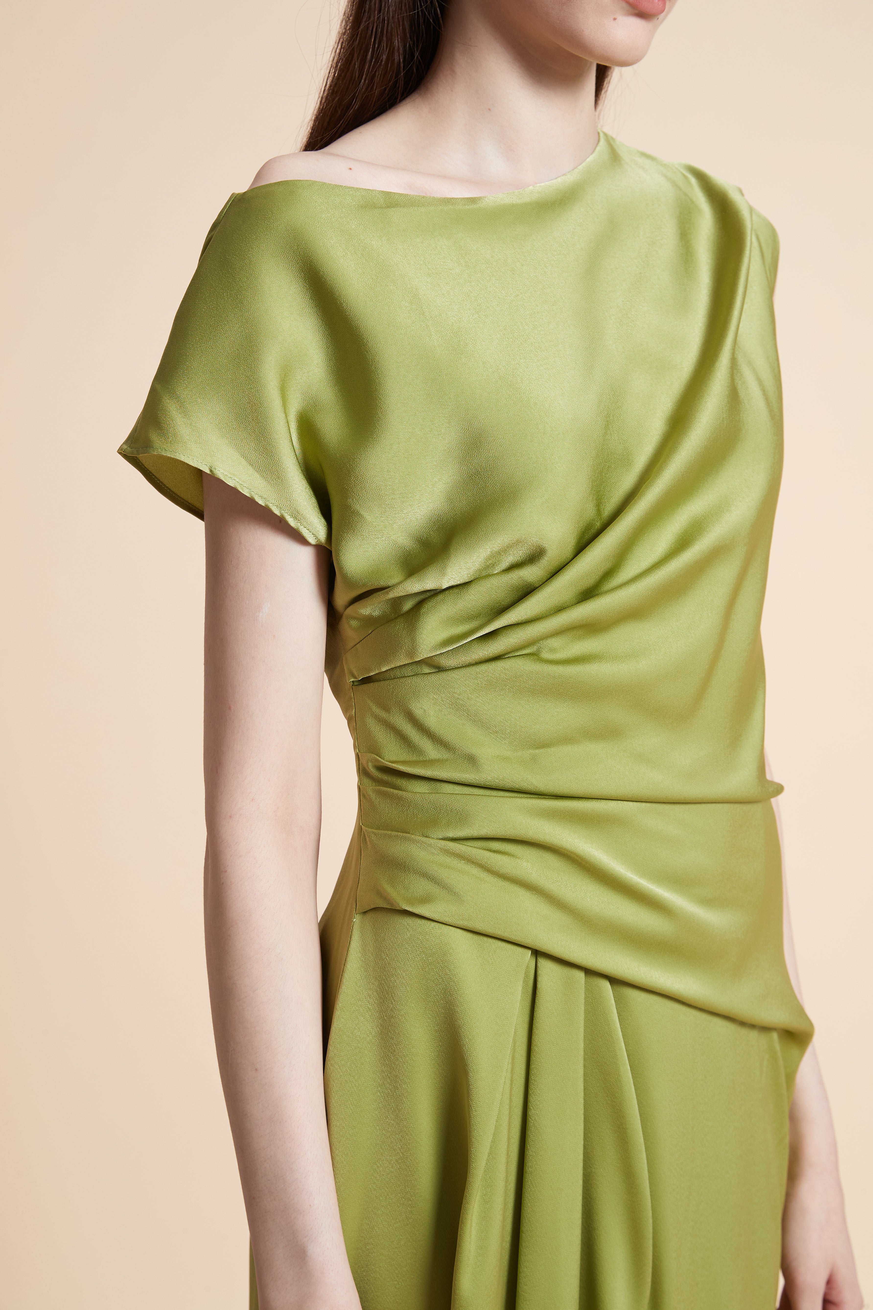 فستان ماكسي بأكمام قصيرة