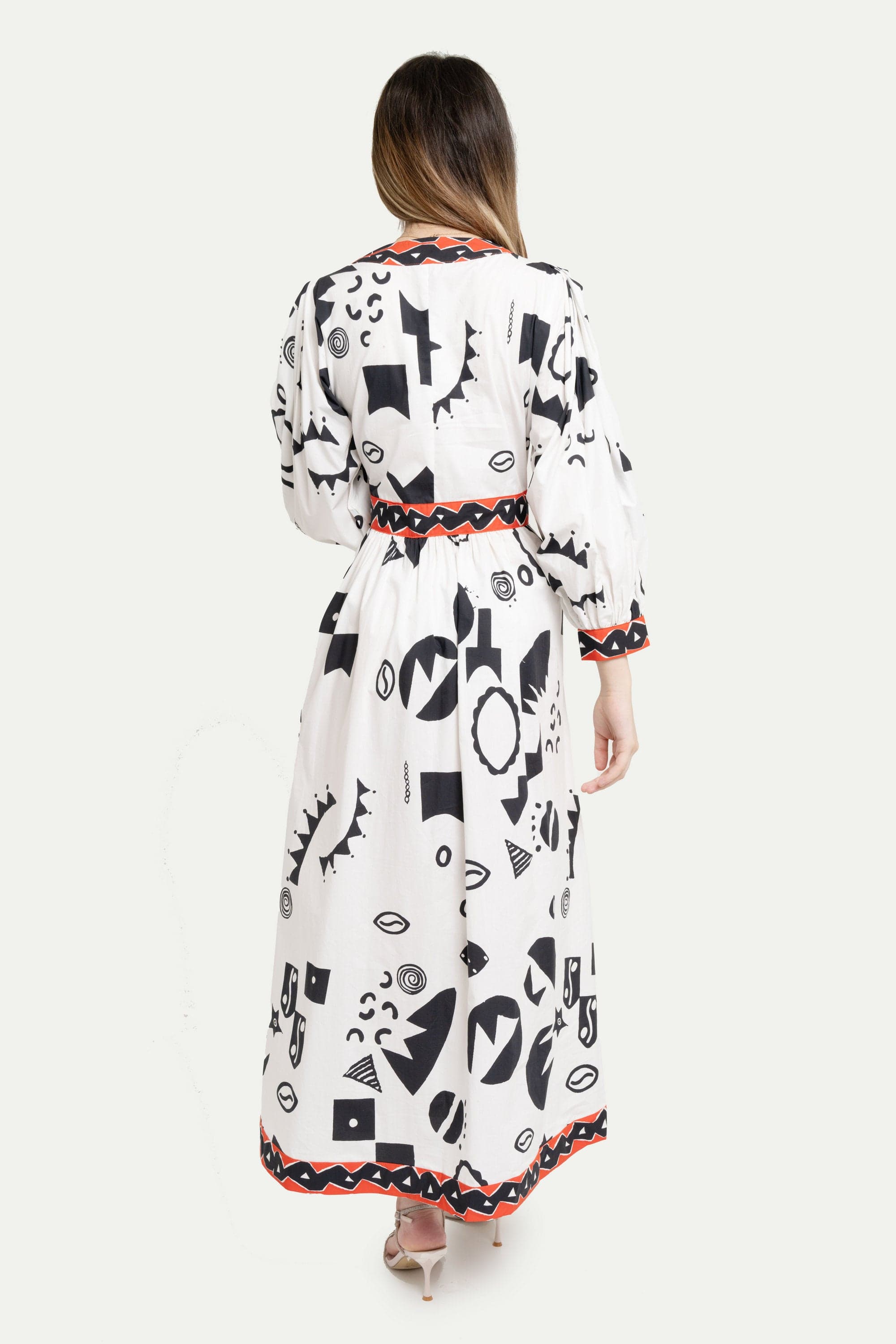 Yola Knee-Length Midi Dress with Sleeves and Design