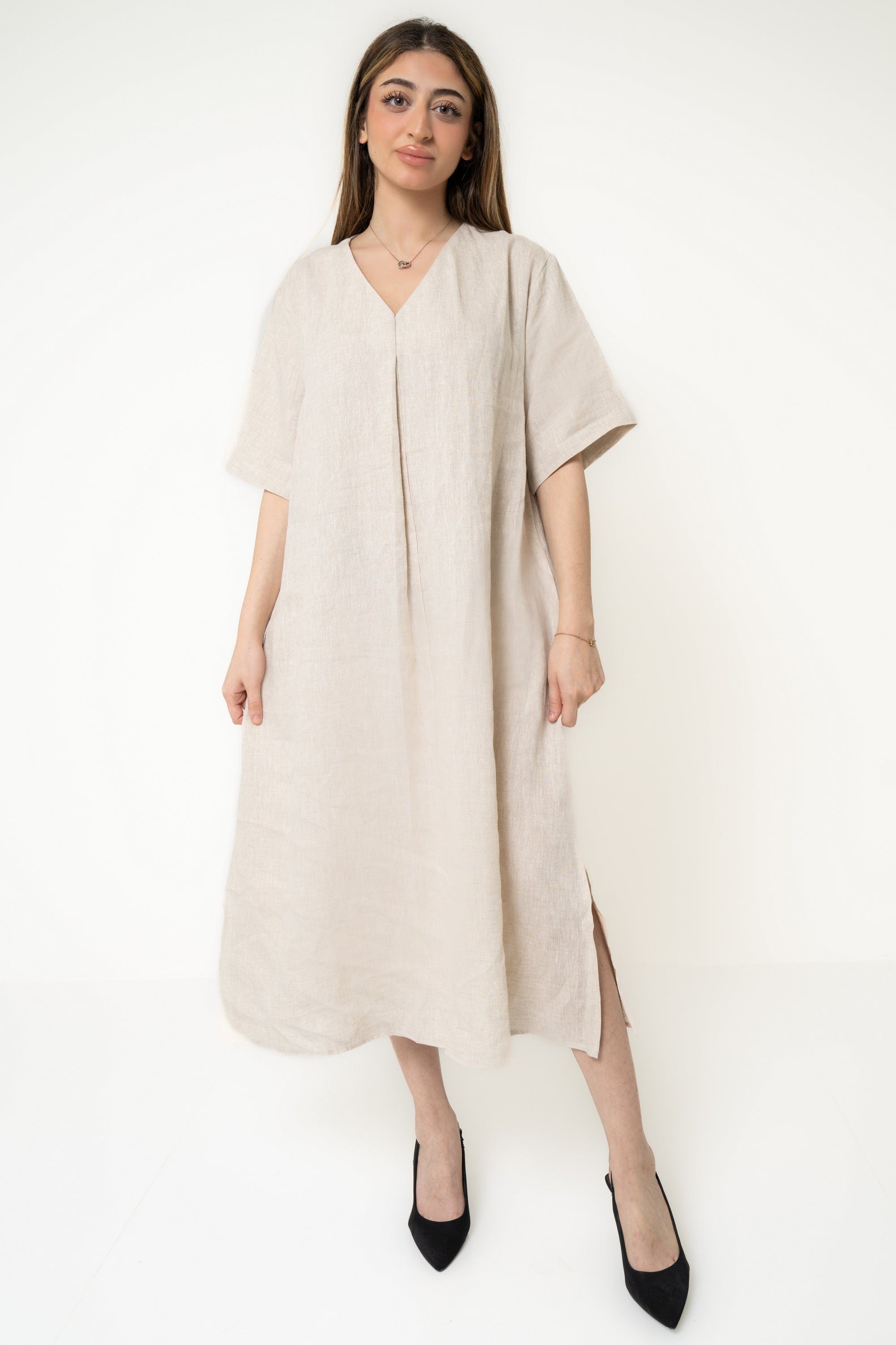 Yola Long half-sleeve dress with a slit on the leg