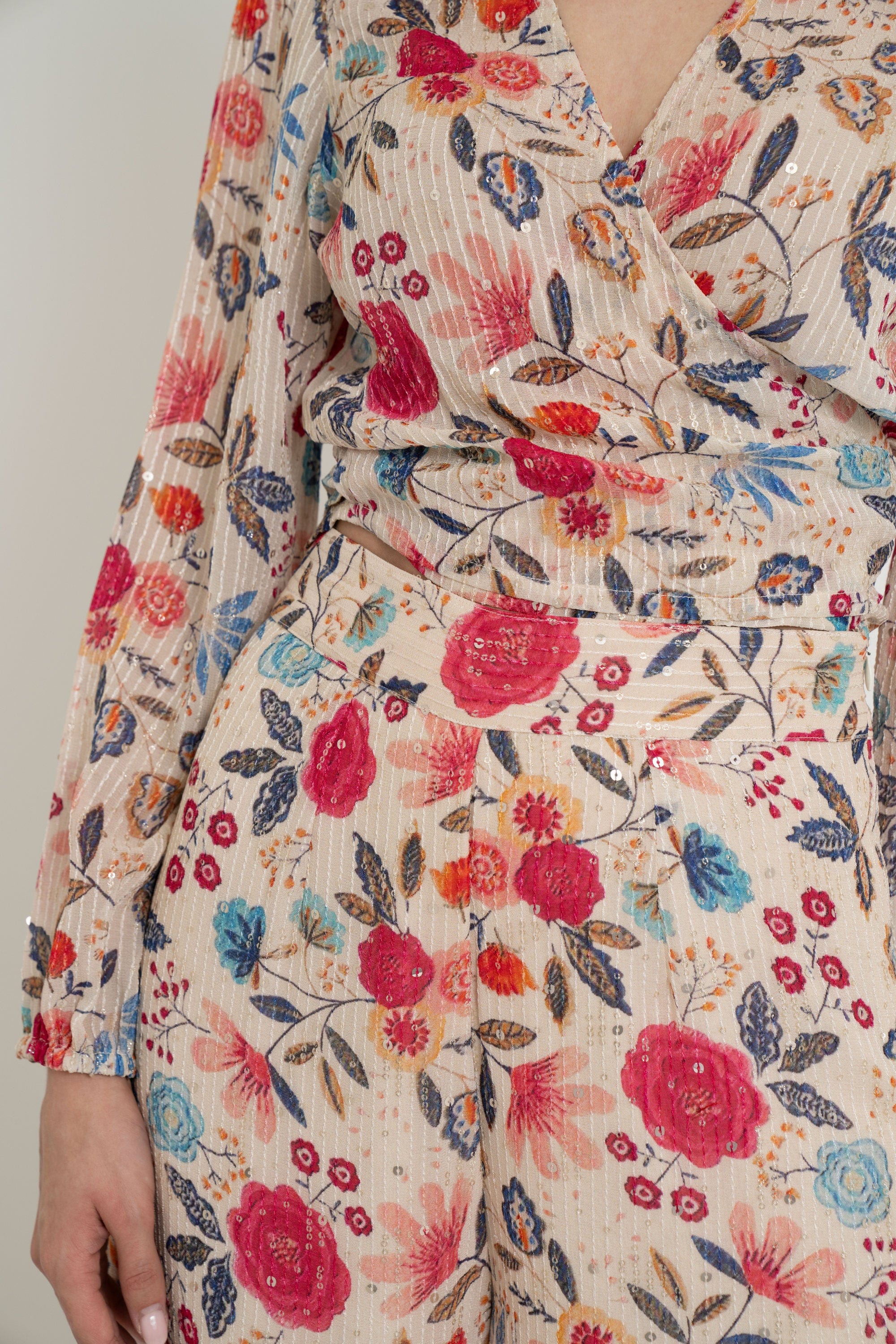 V-Neck Floral Long Sleeve Cropped Blouse