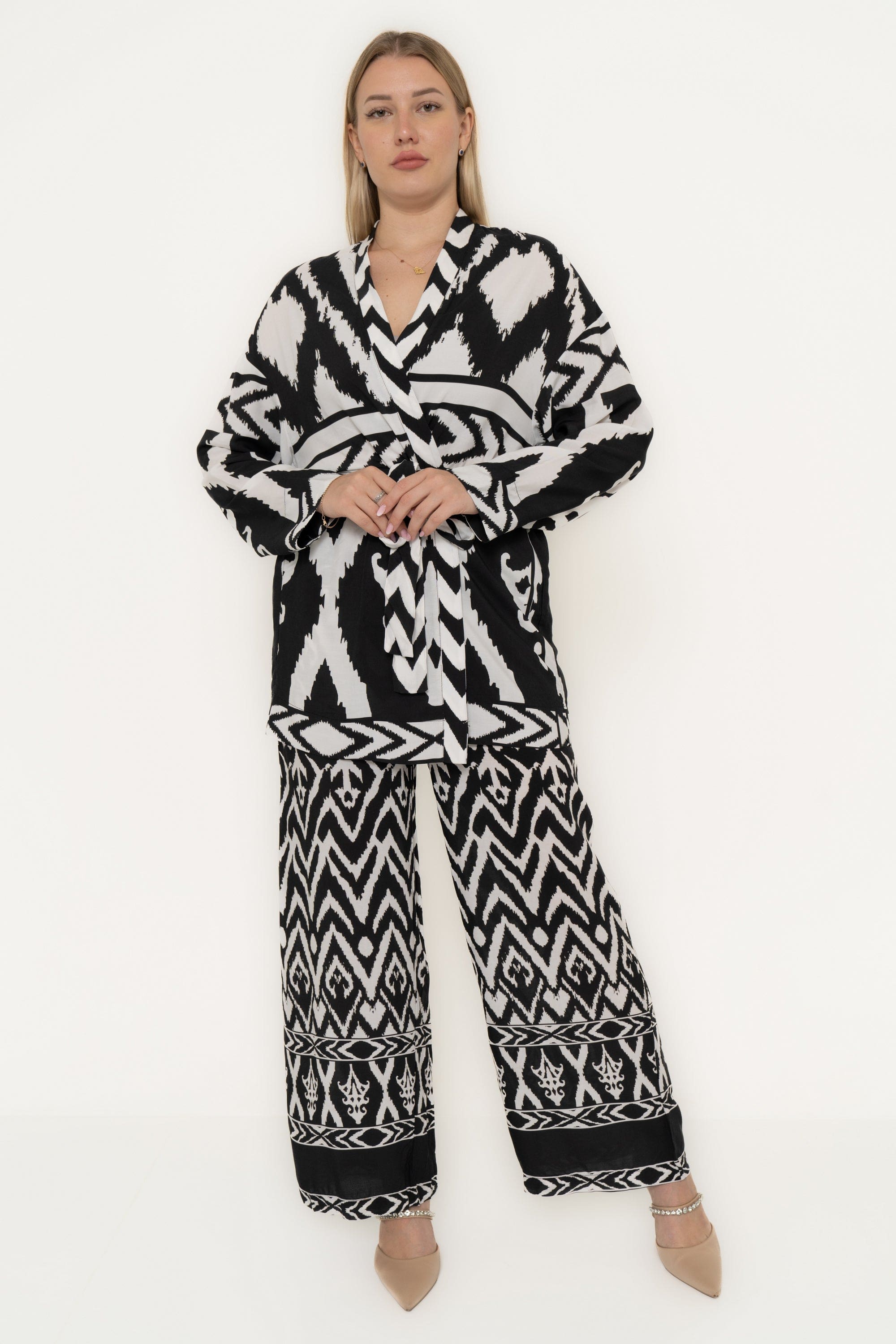 Yola Long-sleeve patterned cardigan with a waist tie