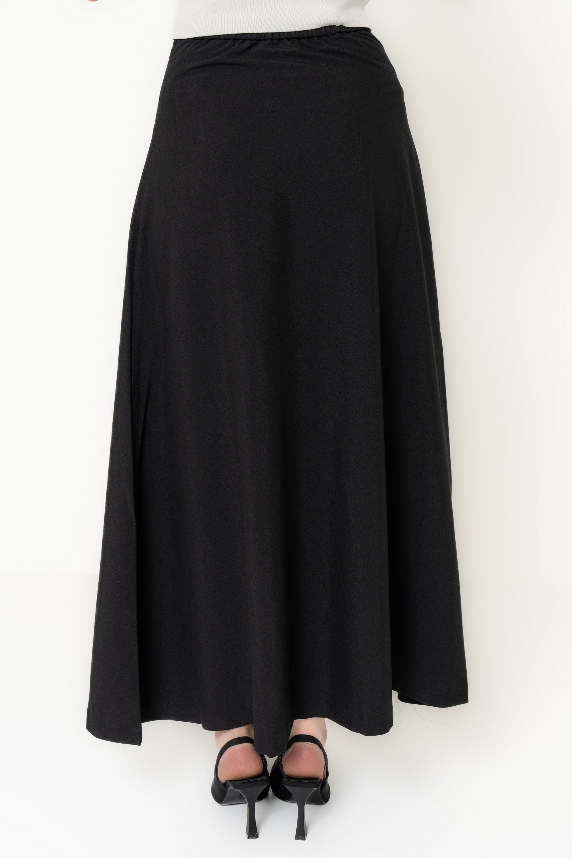تنورة طويلة سادة
