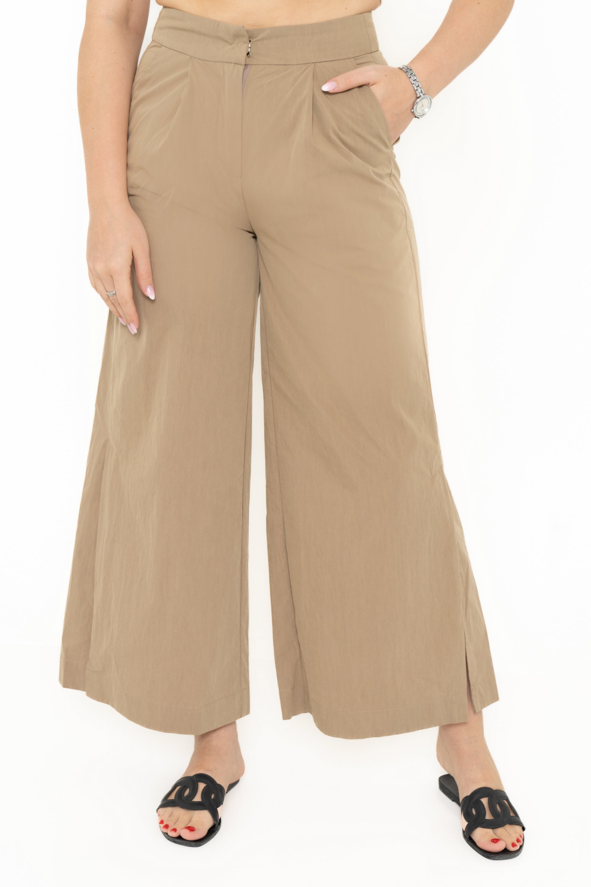 Yola Plain Pants with a Wide Leg Cut